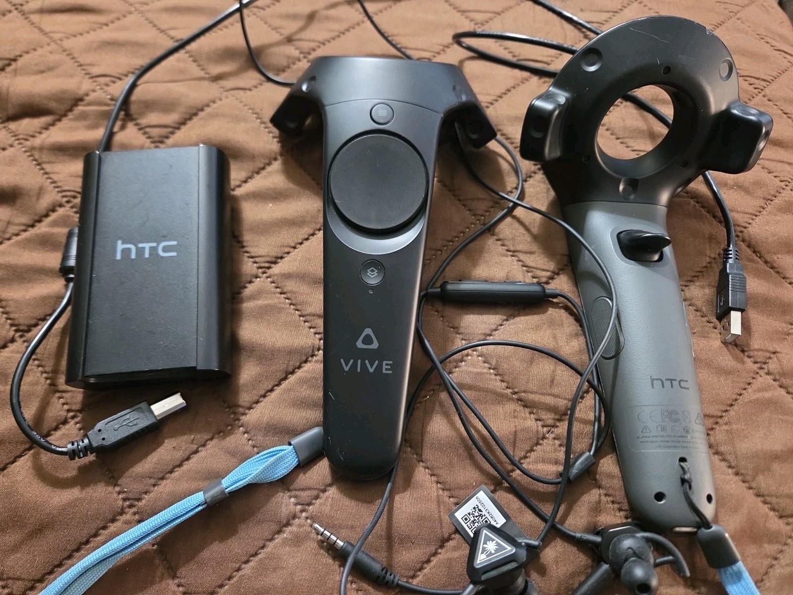 HTC Vive 2PR7100 Virtual Reality VR Wand Controllers Pair Headphones Etc.....