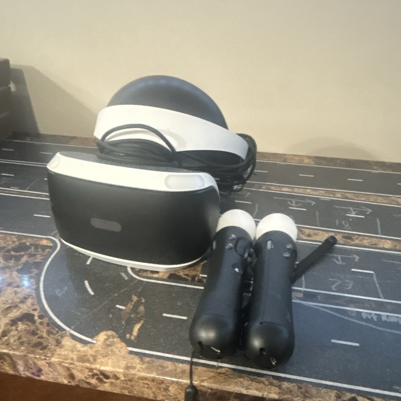 Sony PlayStation VR PSVR Headset Bundle w/ 2 Move Controllers Black/White