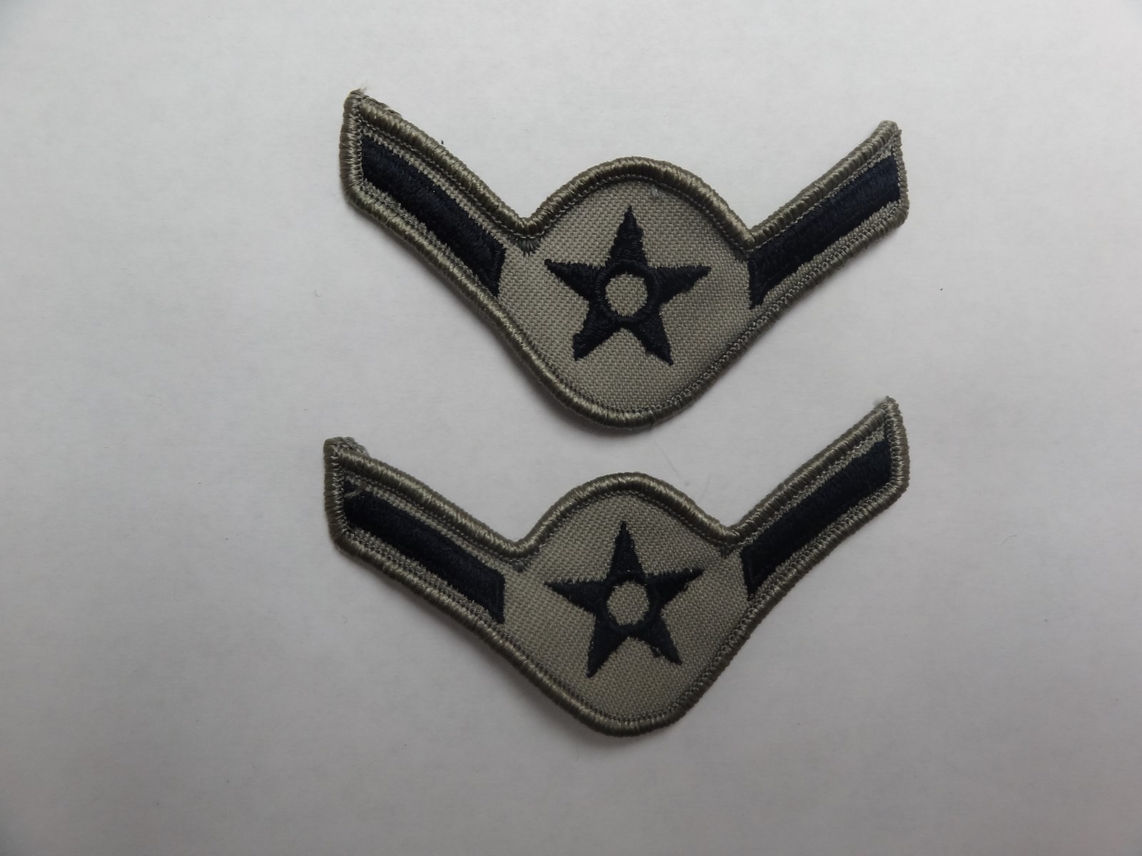 MILITARY PATCH US AIR FORCE CLOTH SEW ON RANK SET OF 2 AIRMAN DESERT GRAY BLACK