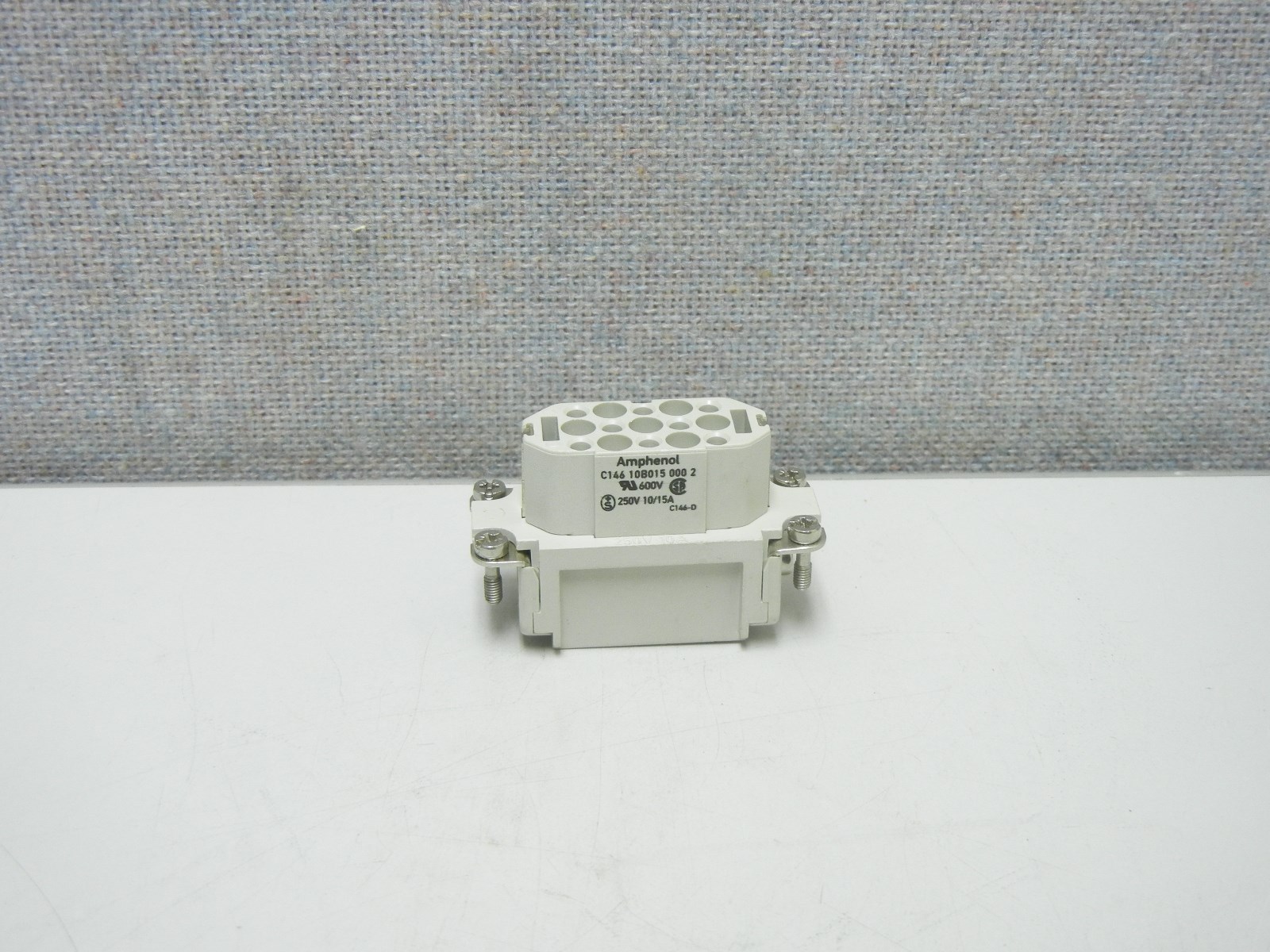 AMPHENOL C146 10B015 000 2 NEW CONNECTOR C14610B0150002