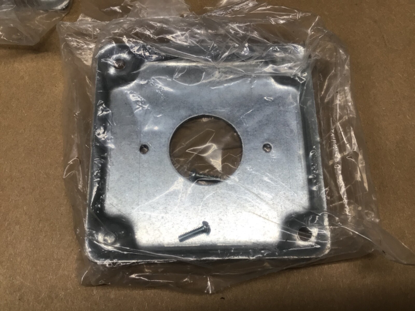 Lot Of 6 Crouse-Hinds Single Receptacle Surface Cover 1- 13/32 Hole #39F118-CI