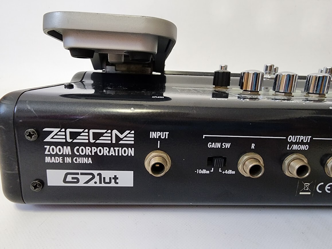 ZOOM G7.1ut Guitar Effects Console Processor With Adapter