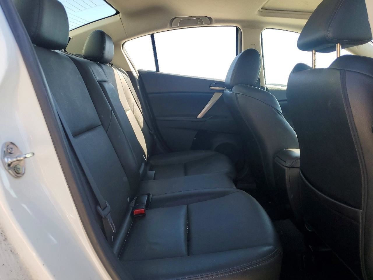3 2011 Glove Box 4998884