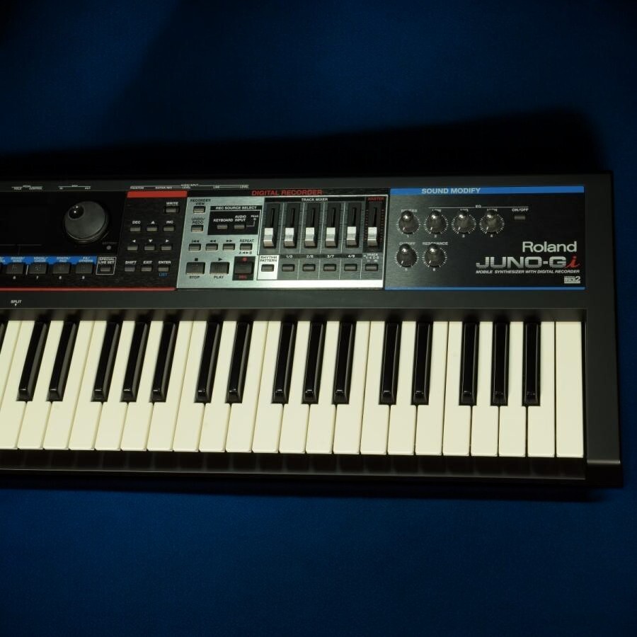ROLAND JUNO GI Mobile Keyboard Synthesizer Tested/working