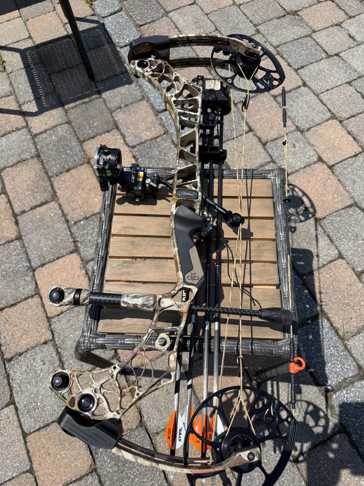 Mathews v3 27 compound bow