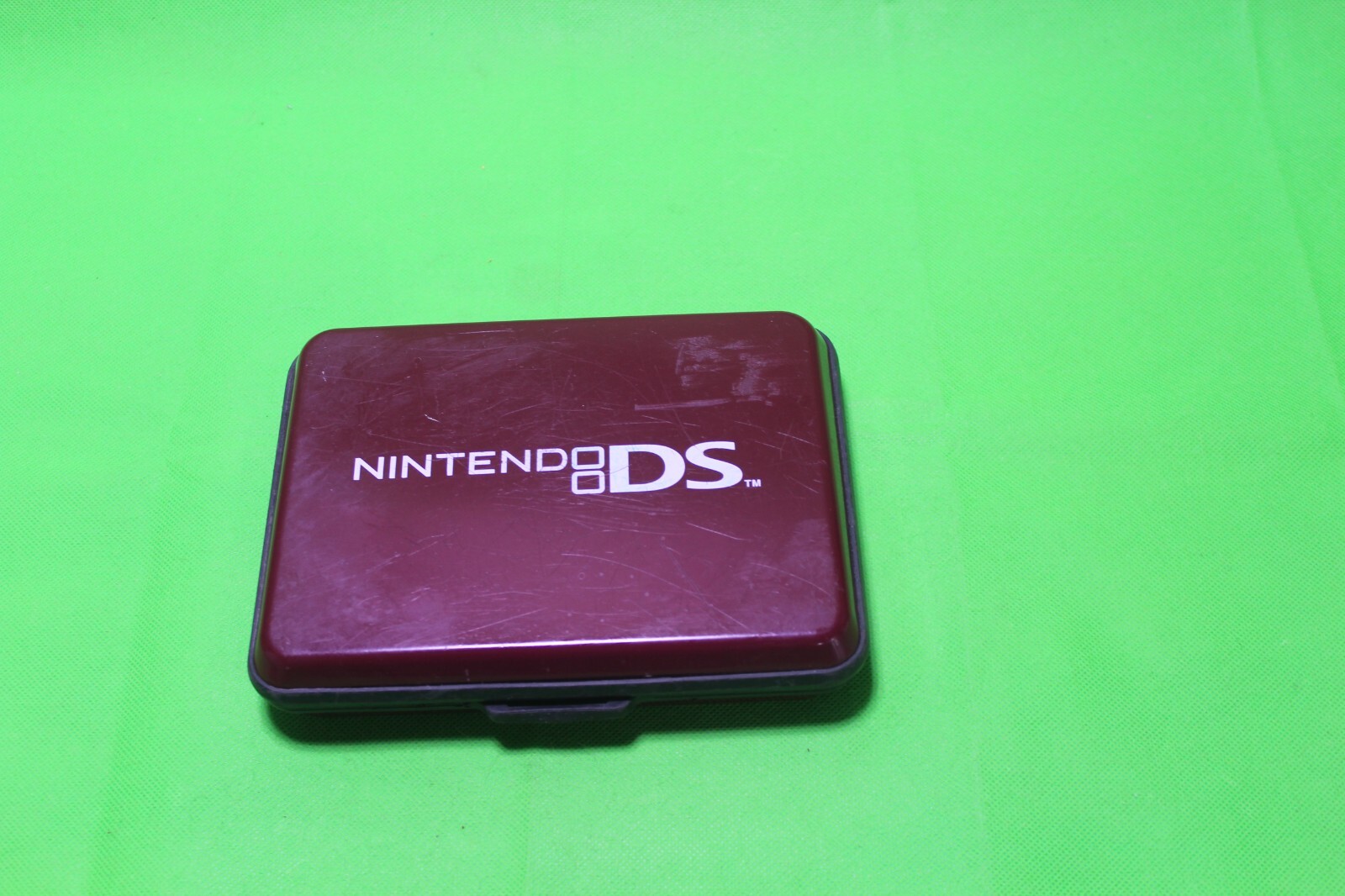 Nintendo DS Hard Plastic Carrying Case Holds 6 Games