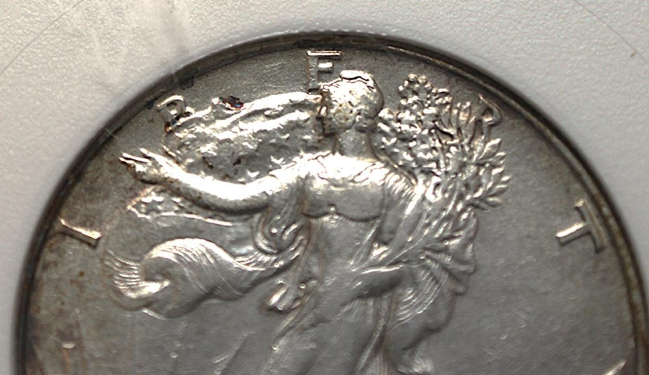1946 P WALKING LIBERTY SILVER HALF DOLLAR (REF# WL 46)