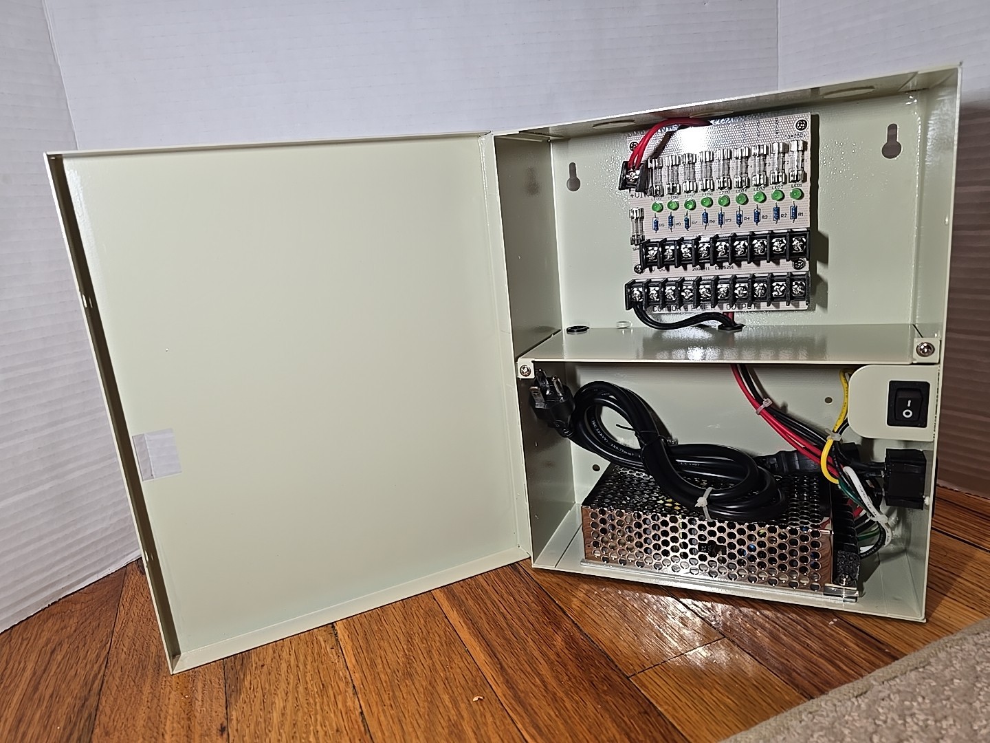 Camera Power Supply Distribution Box LTS DV-AT1210A-D07 9 Port Fused Output 12v