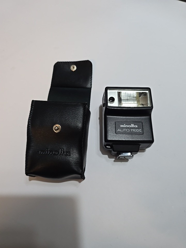 Minolta Auto 118x Flash And Original Minolta Case, Excellent Condition.