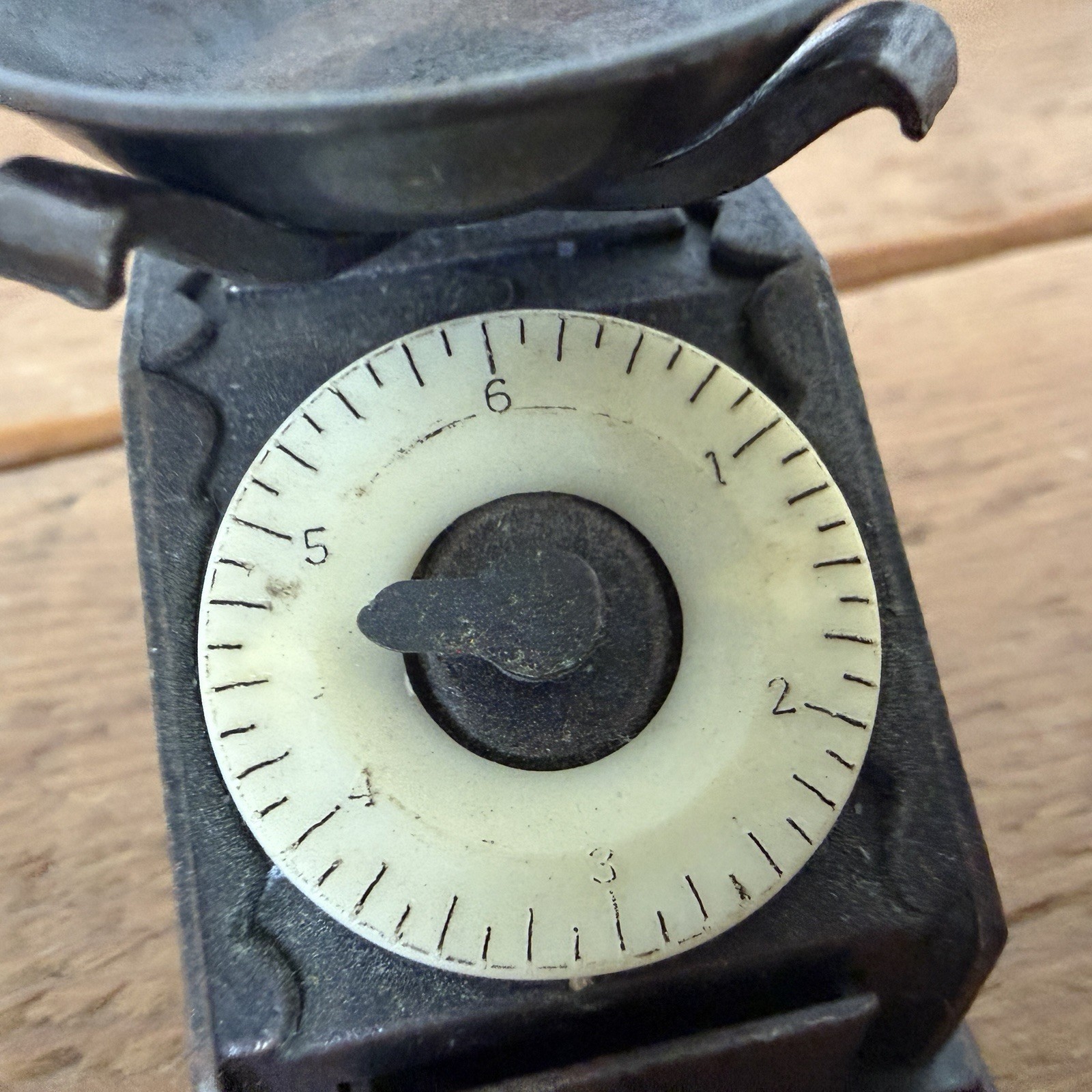 VTG Die Cast Old Scale Pencil Sharpener