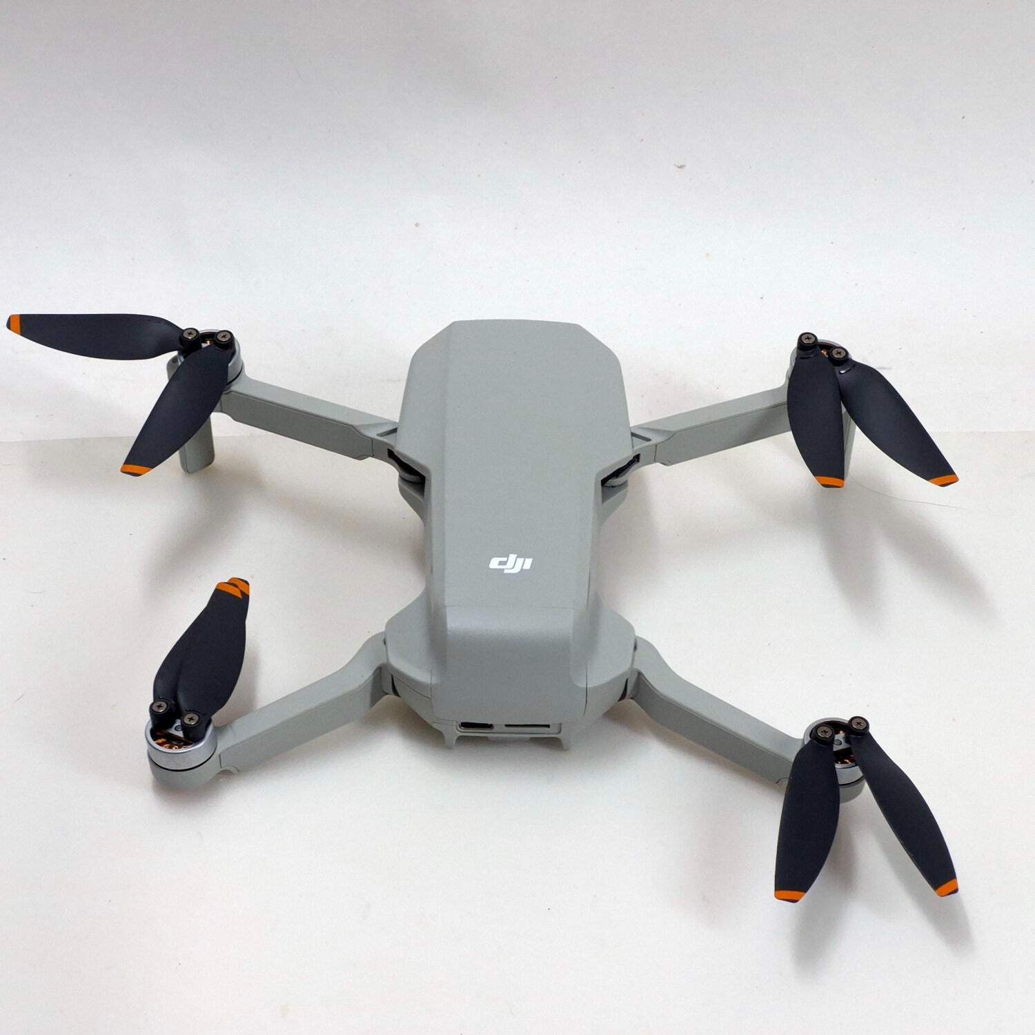 DJI Mini 2 SE Camera Drone Combo w/ Batteries and Controller MT2SD