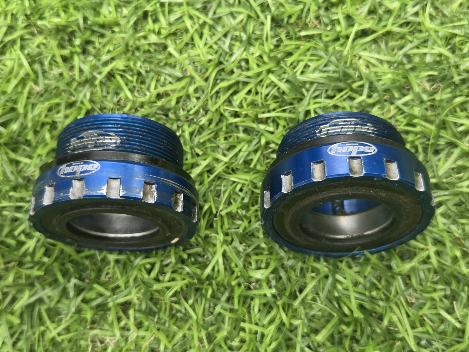 Hope Threaded Blue 83mm BB For 24mm (Shimano, Raceface) Spindle