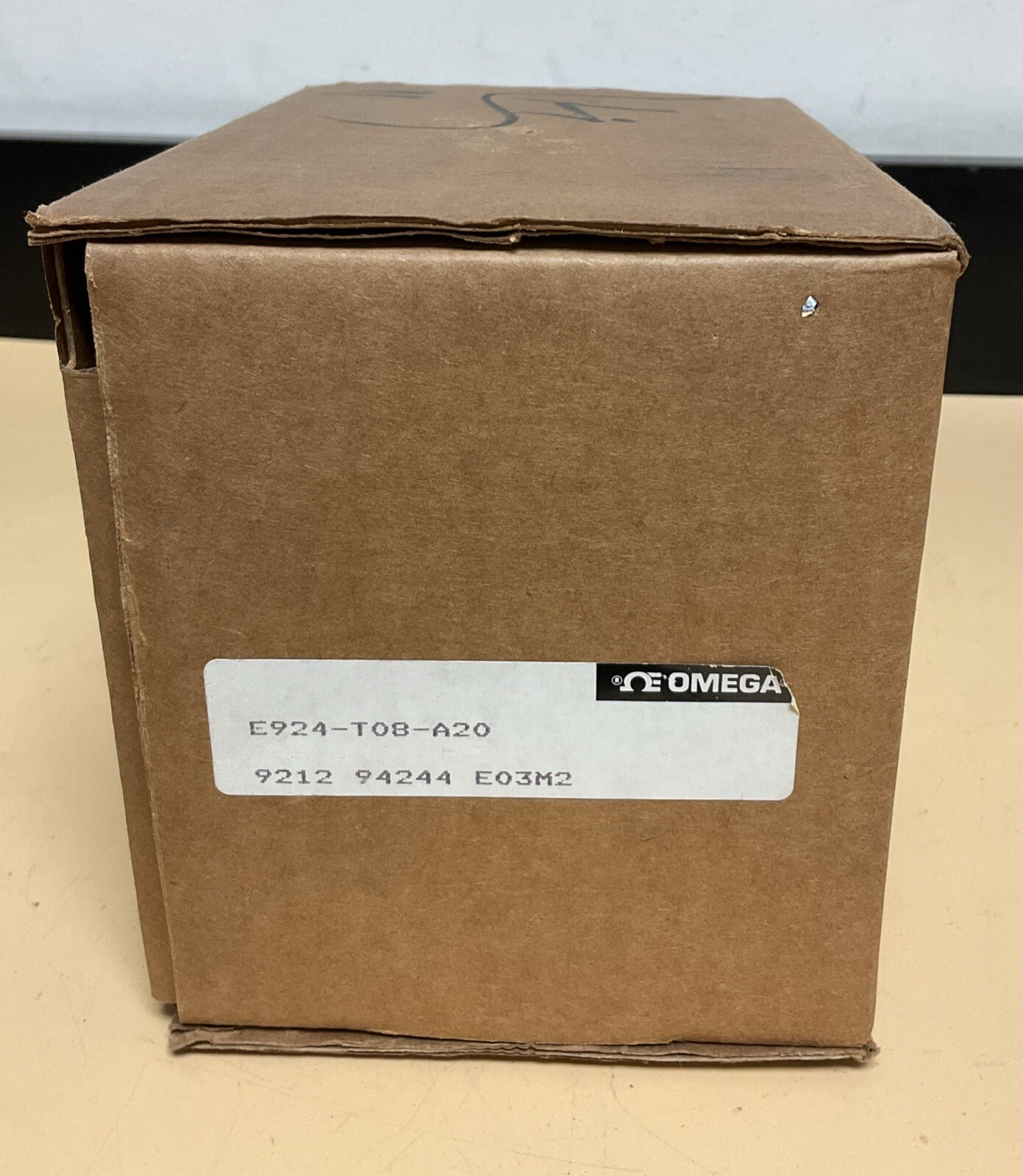 Omega Engineering Type T Temperature Controller E924-T08-A20