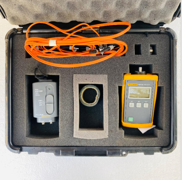 Fluke FTK100 Fiber Optic Loss Test Kit FM130 Fiber Meter with FOS 850/1300