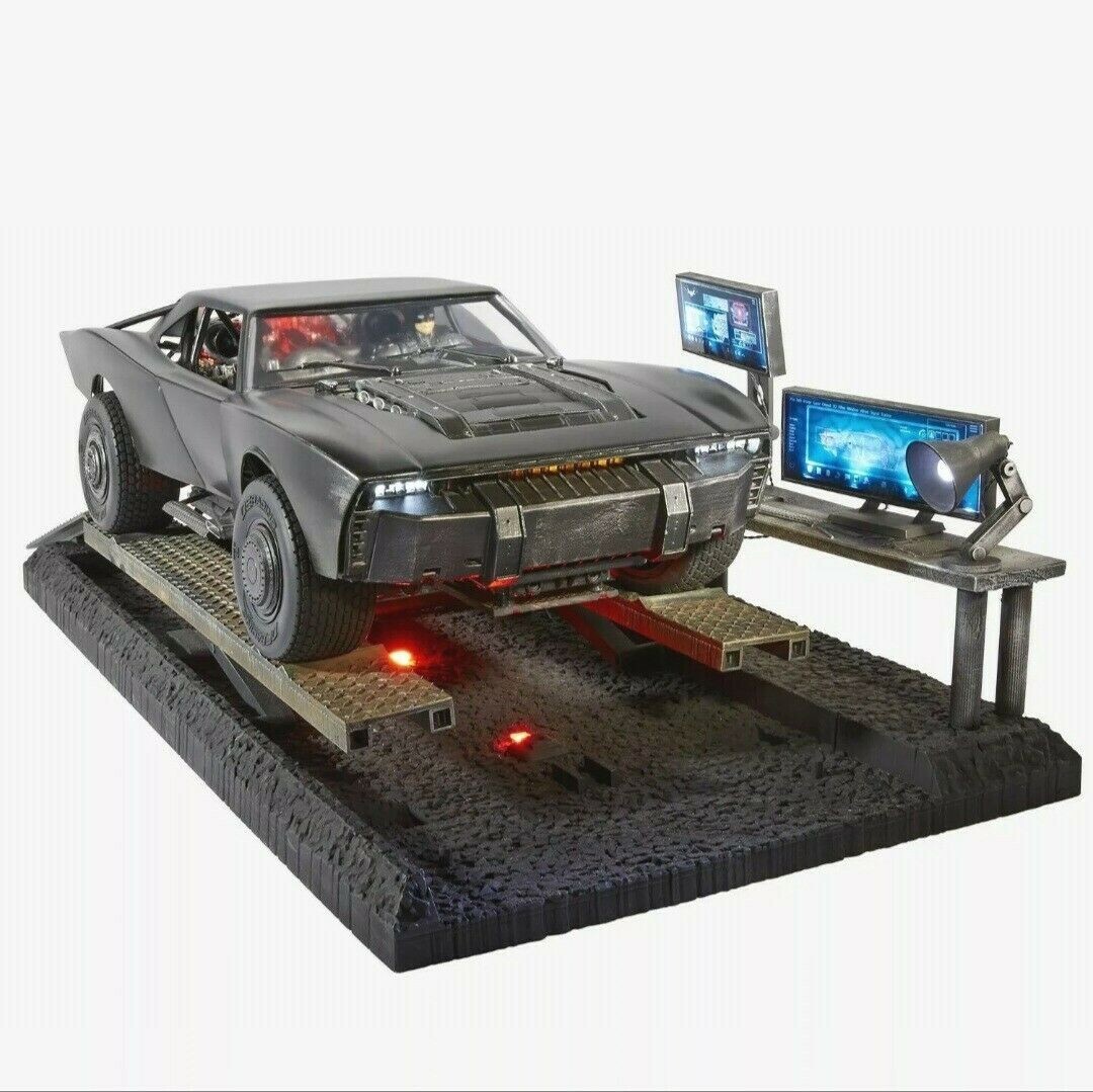 Hot Wheels Creations "The Ultimate Batmobile Experience" RC Car Batman 2022