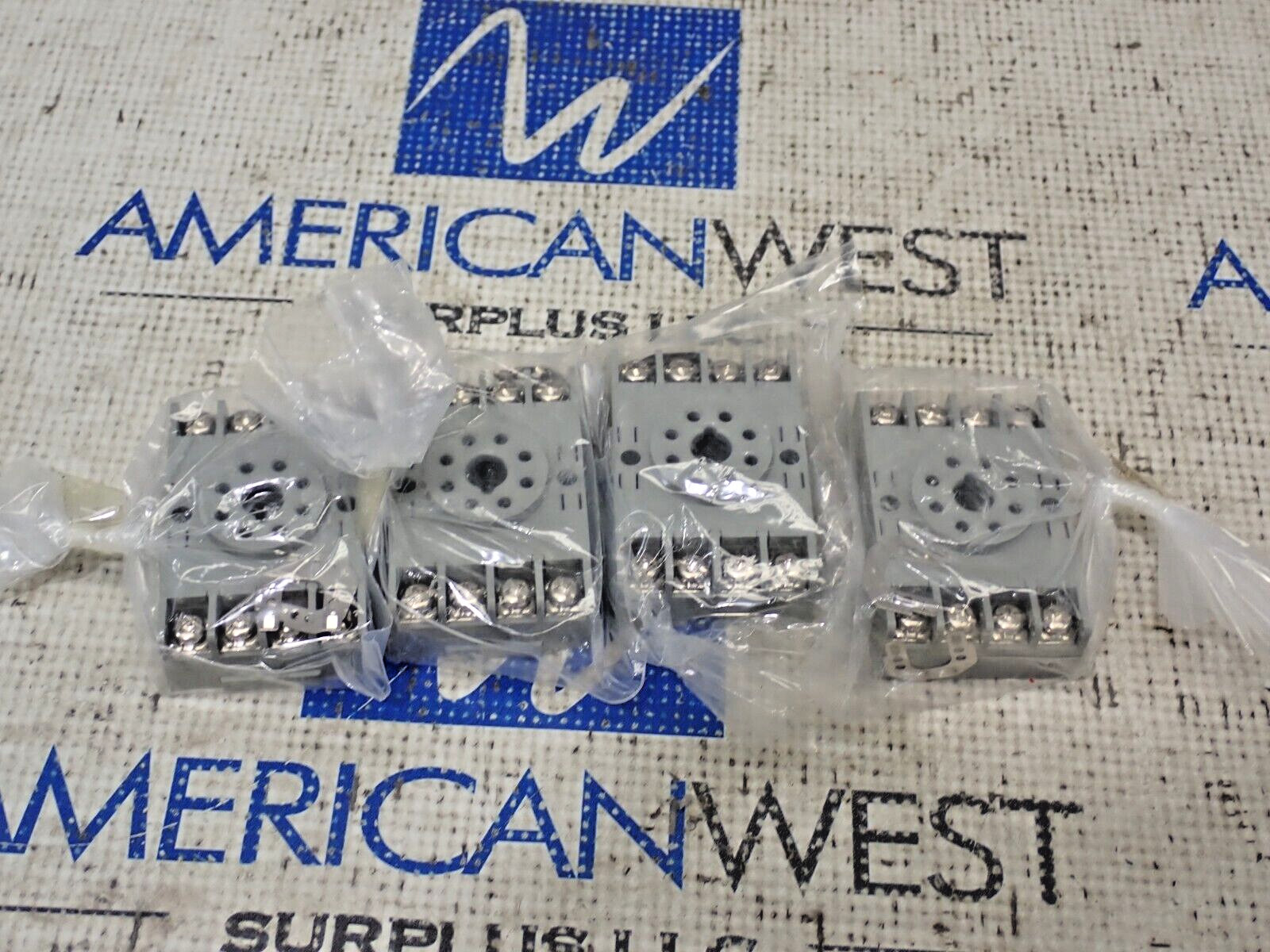 Dayton 5X852E Socket 10 Amp  300V 8 Pin Screw Terminal Quantity 4 New