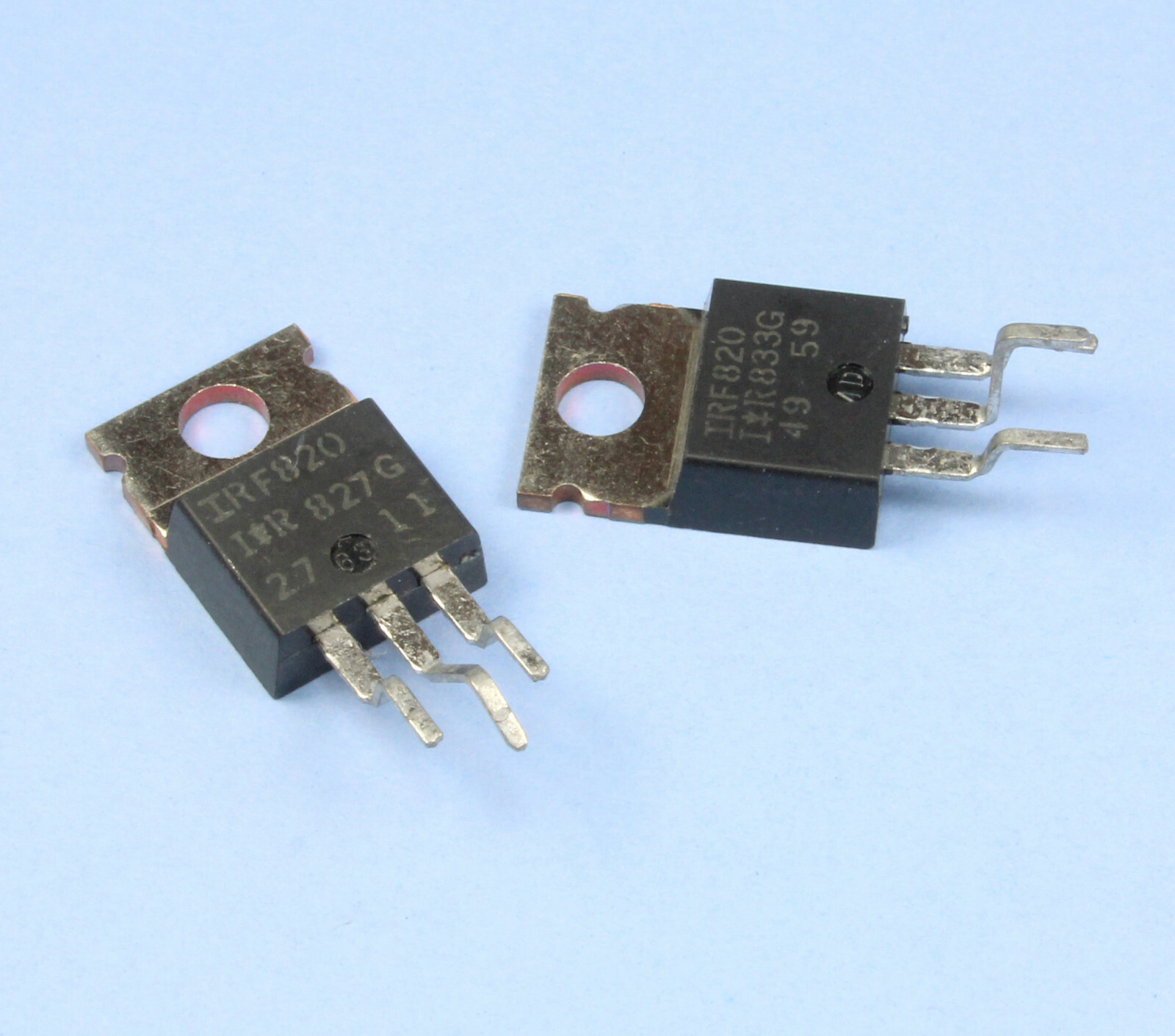 50pcs International Rectifier  IRF820 MOSFET N-Chanel 500V 2.5 Amp TO-220