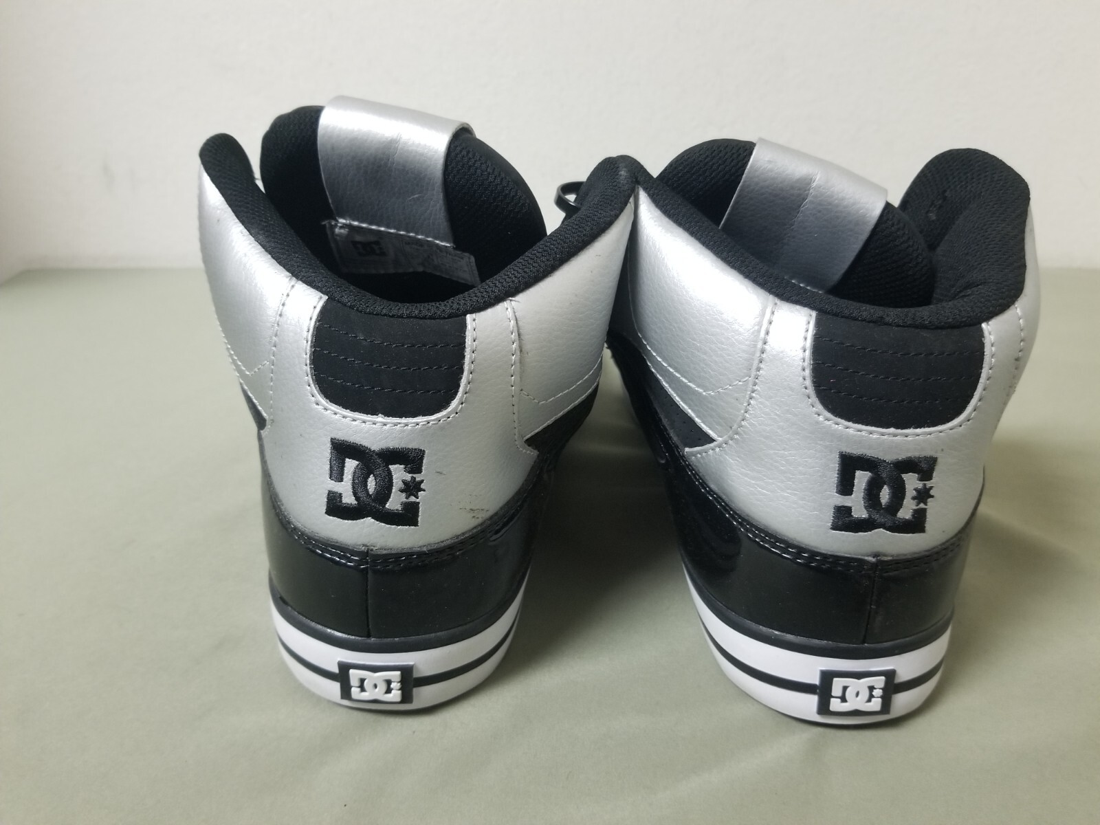 New DC Shoe Co. Mens Spartan Hi WC Skate Sneakers. 302523