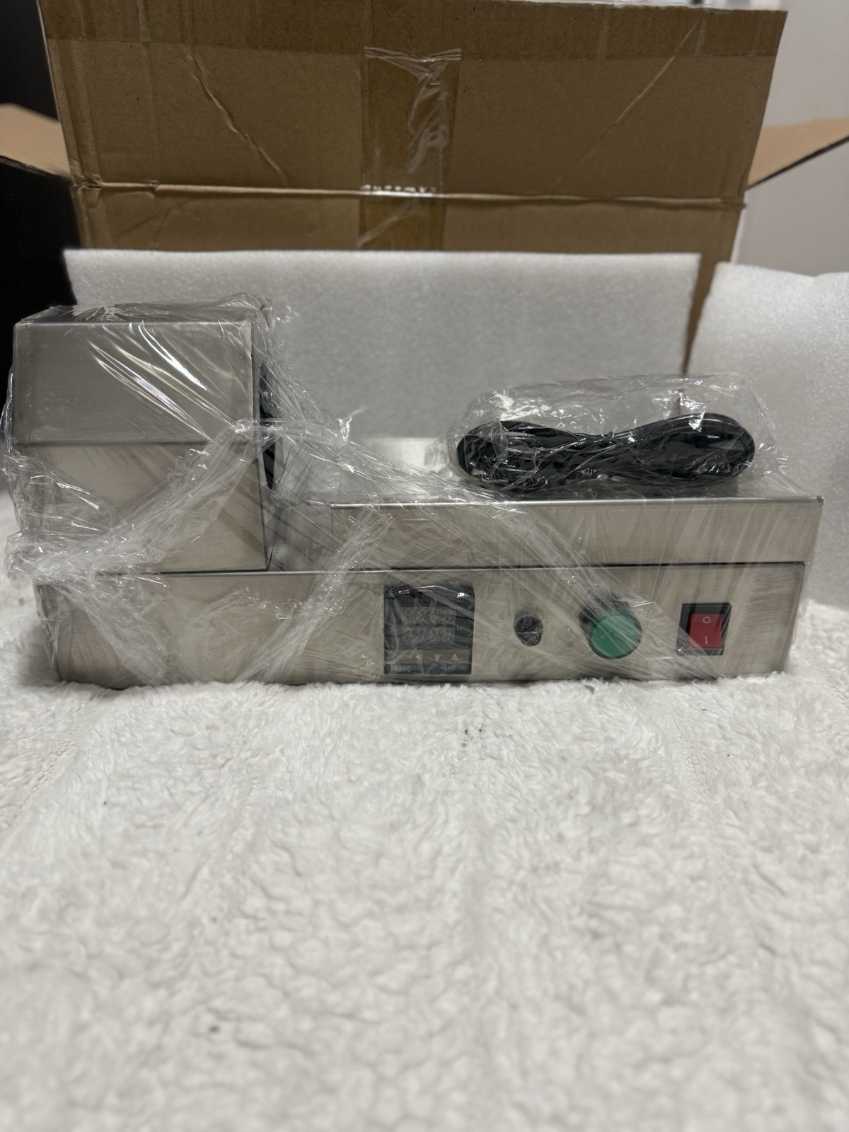 Rubber bottle cap shrink sleeve machine