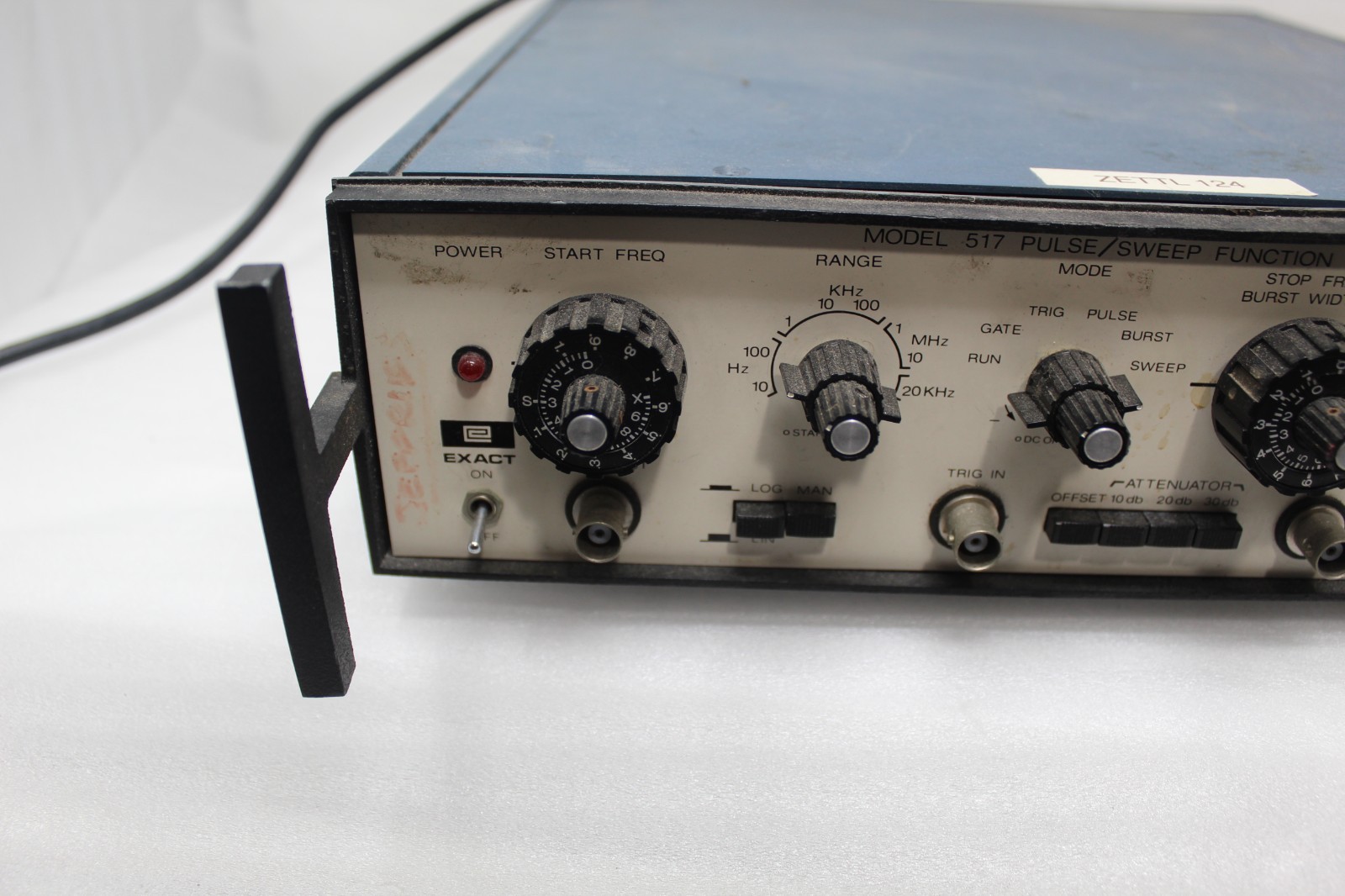 EXACT Electronics MODEL 14180 MULTIGENERATOR **TURNS ON / UNTESTED**