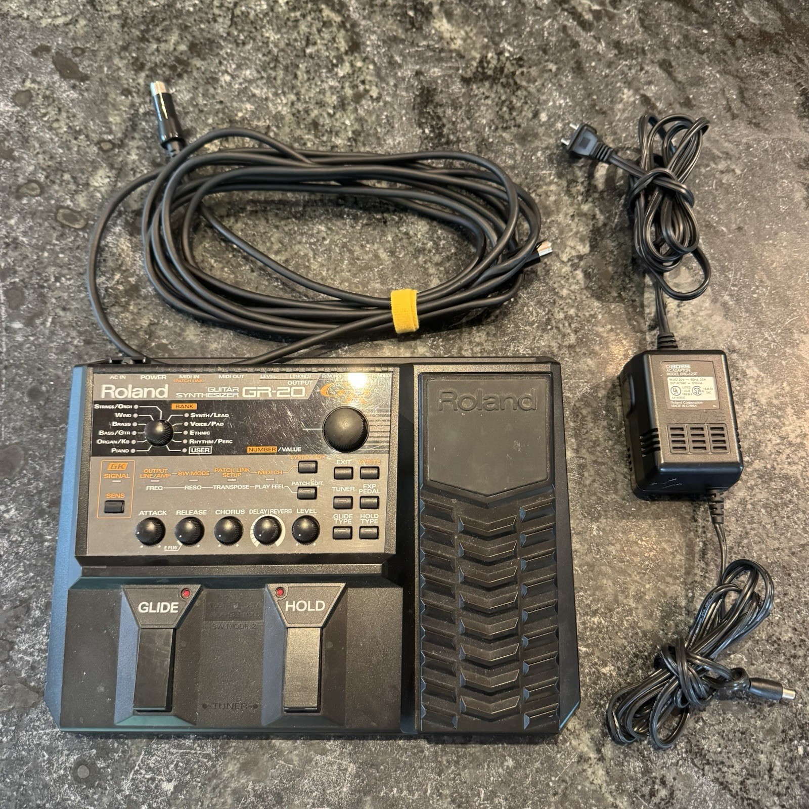Roland GR-20 Guitar Synthesizer Floor Unit with GK Cable and Boss PSU | Tested
