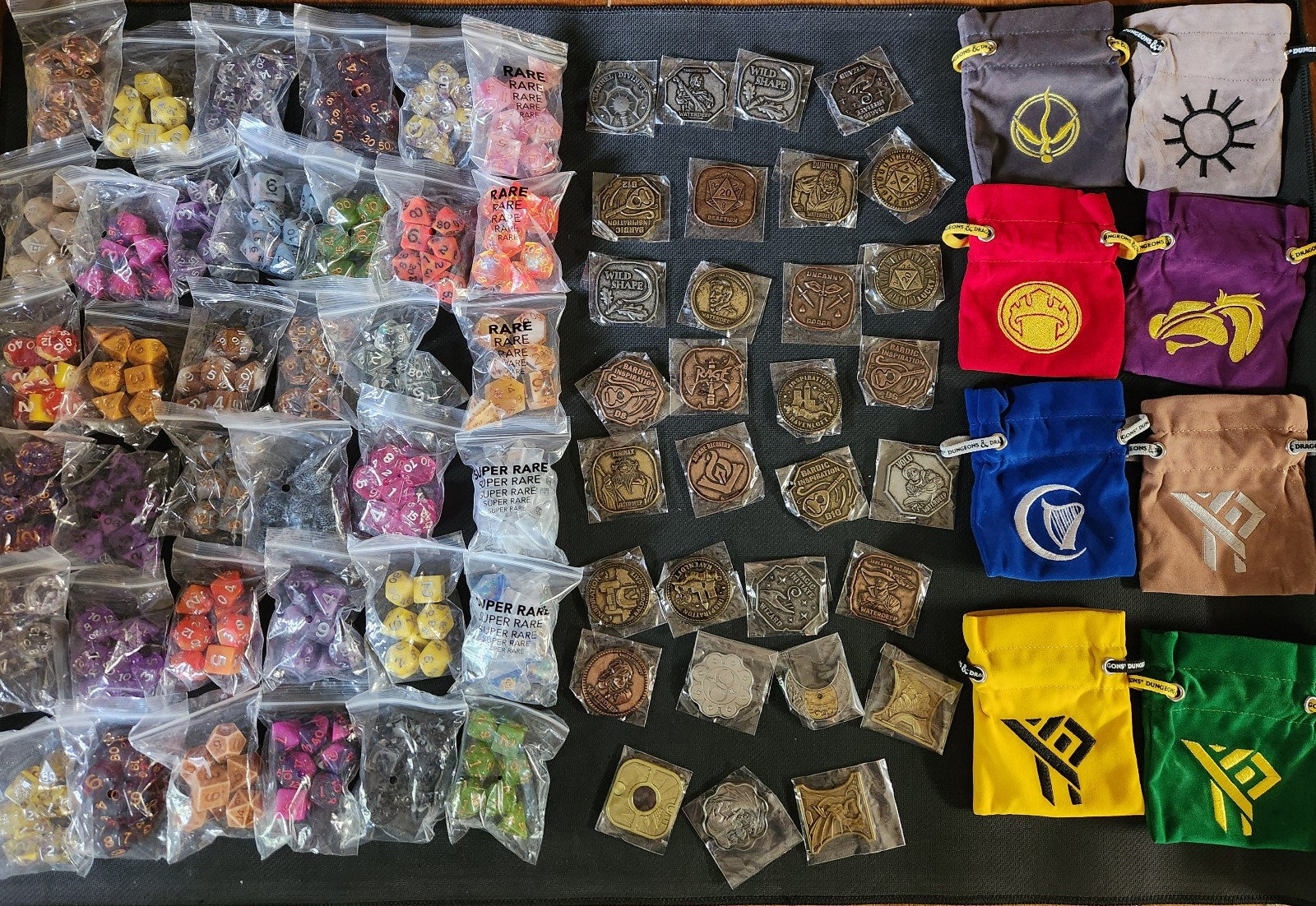 Dungeons & Dragons The Yawning Portal Dice Bags Coins Tokens - D&D