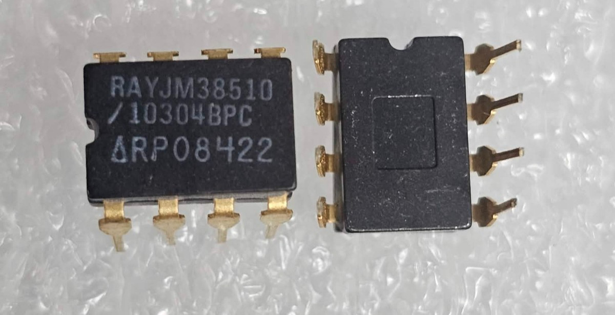 2x Vintage Rare Raytheon JM38510/10304BPC MIL SPEC IC Op Amp Gold Leads SOIC-8