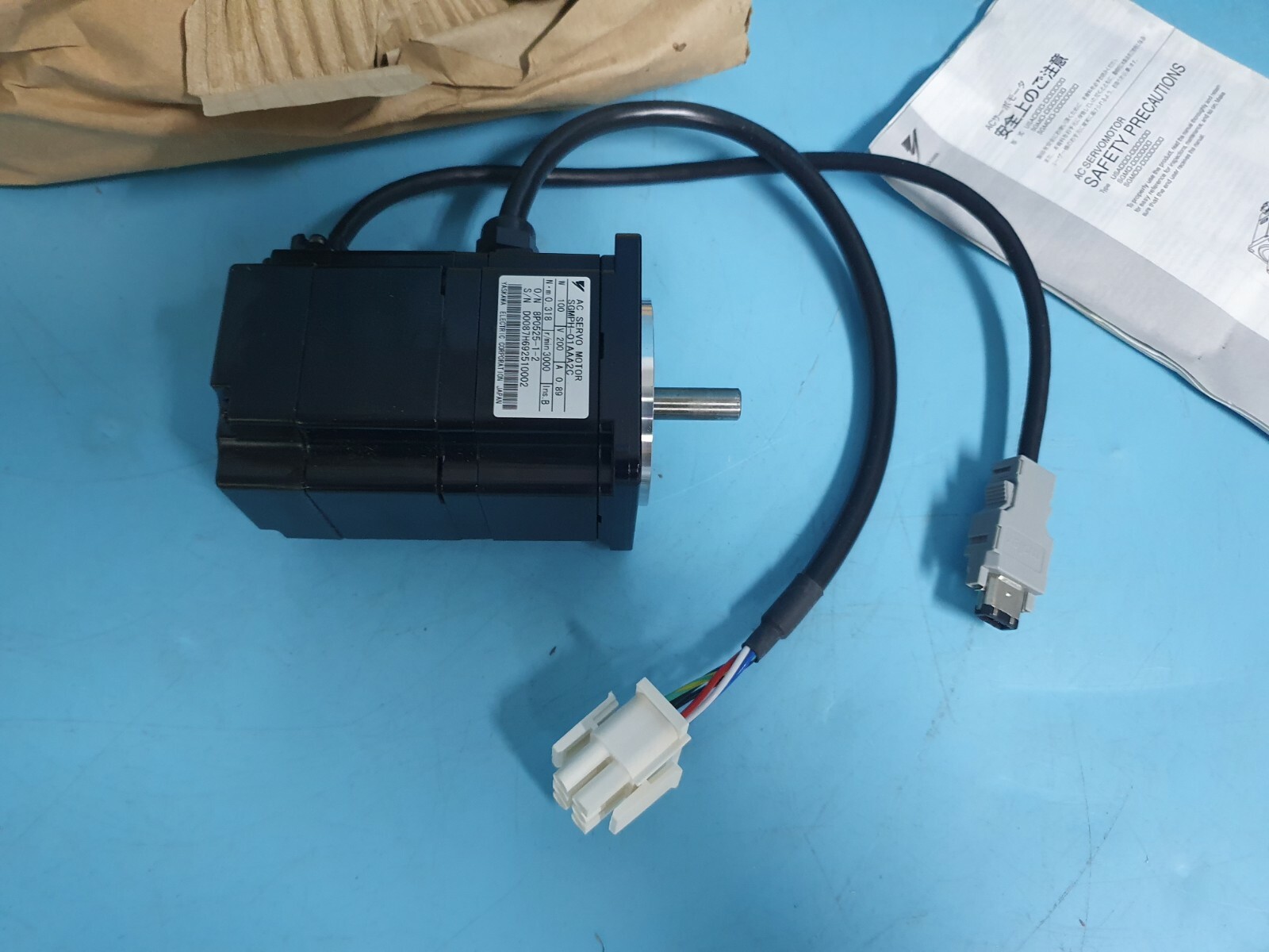 NEW YASKAWA SGMPH-01AAA2C AC SERVO MOTOR