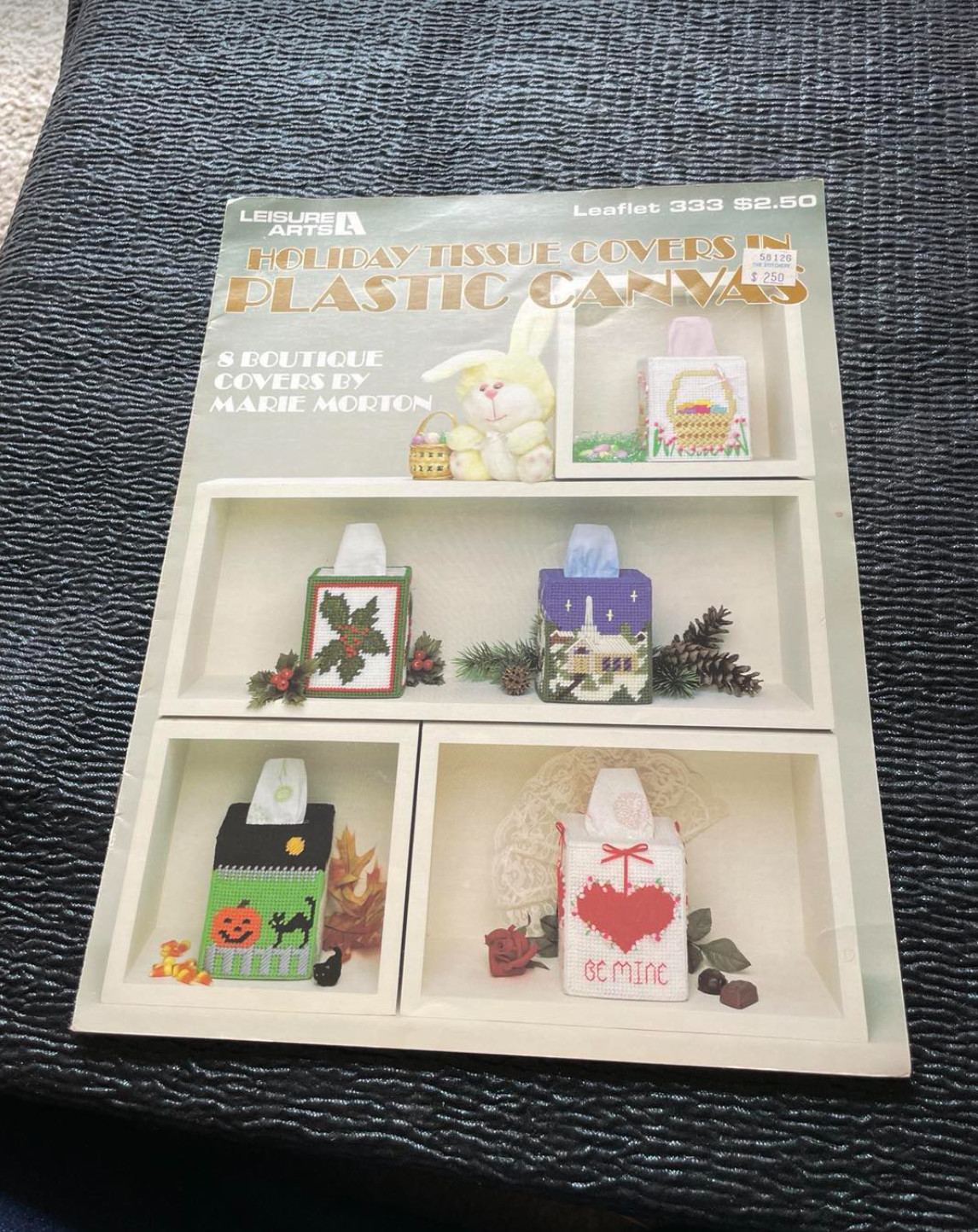 Leisure Arts Holiday Tissue Covers 8 Designs Leaflet 333 Plastic Canvas Pattern