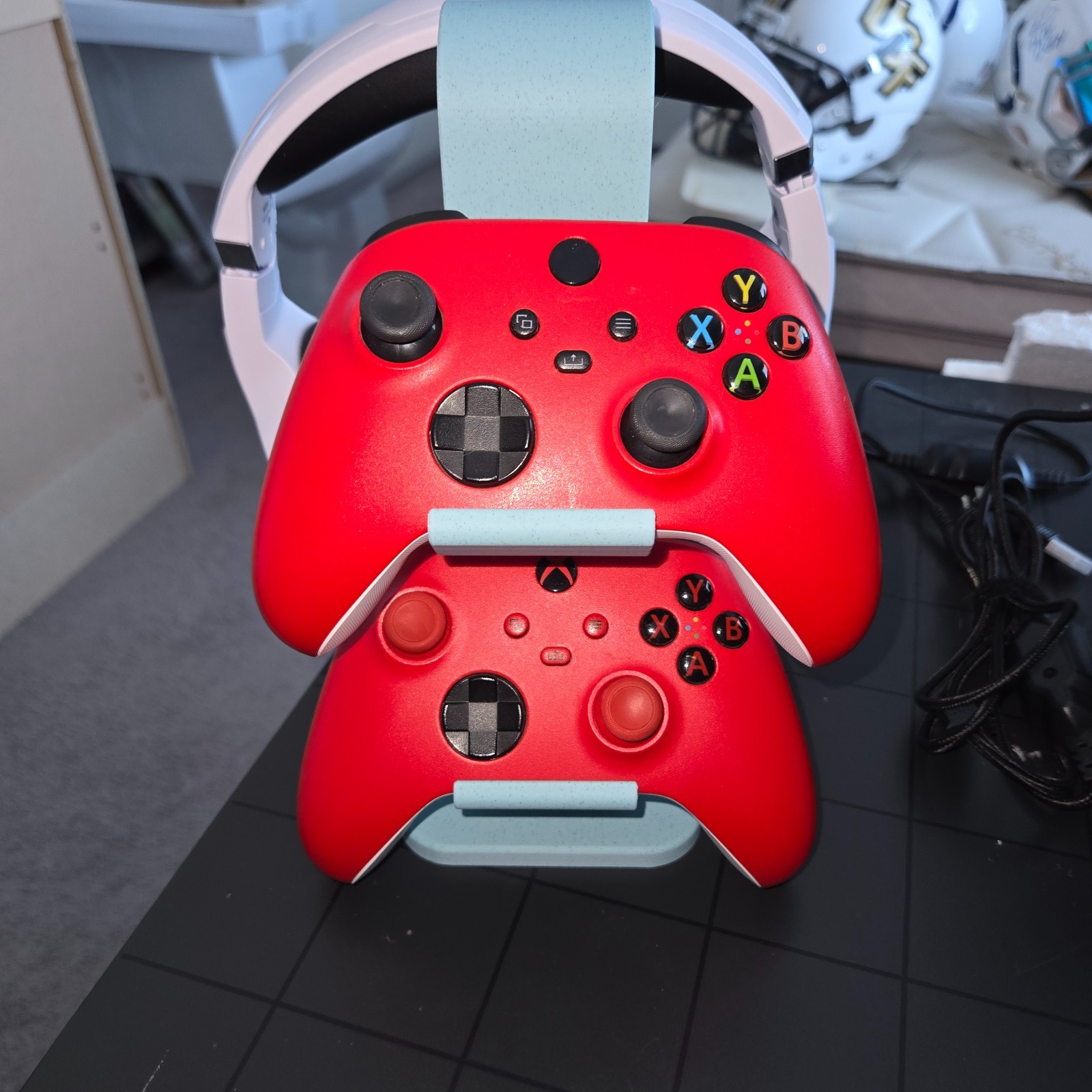 Gaming controller and headphone standing holder