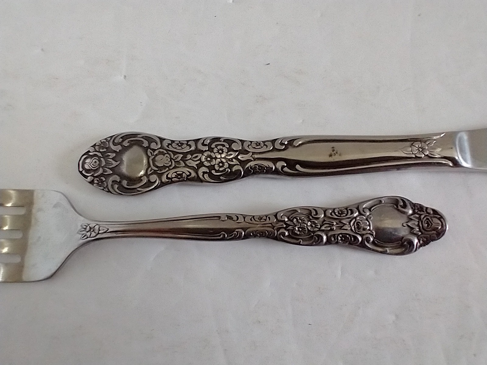 International Silver INS154 Stainless Knife & Salad Fork Rose