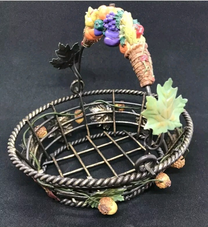 Vtg Fall Thanksgiving Vegetable Wire Metal Oval 8 Inch Basket w/ Handle, Read*
