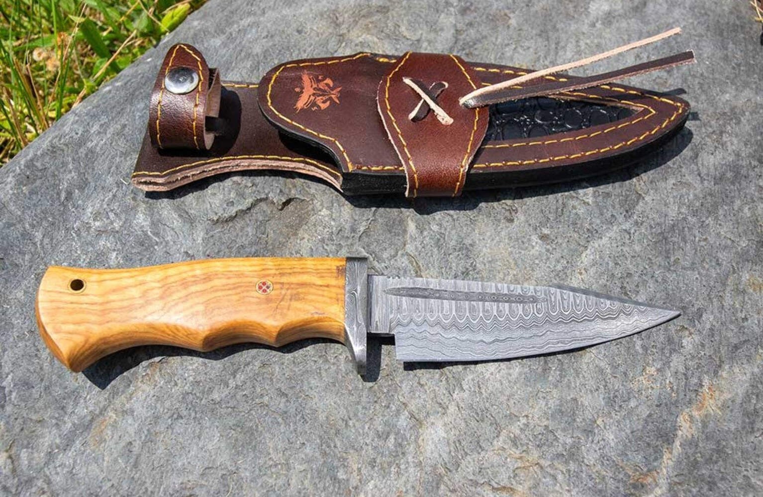 Damascus Steel Tactical Hunting Knife w/ Rosewood Handle & Sheath