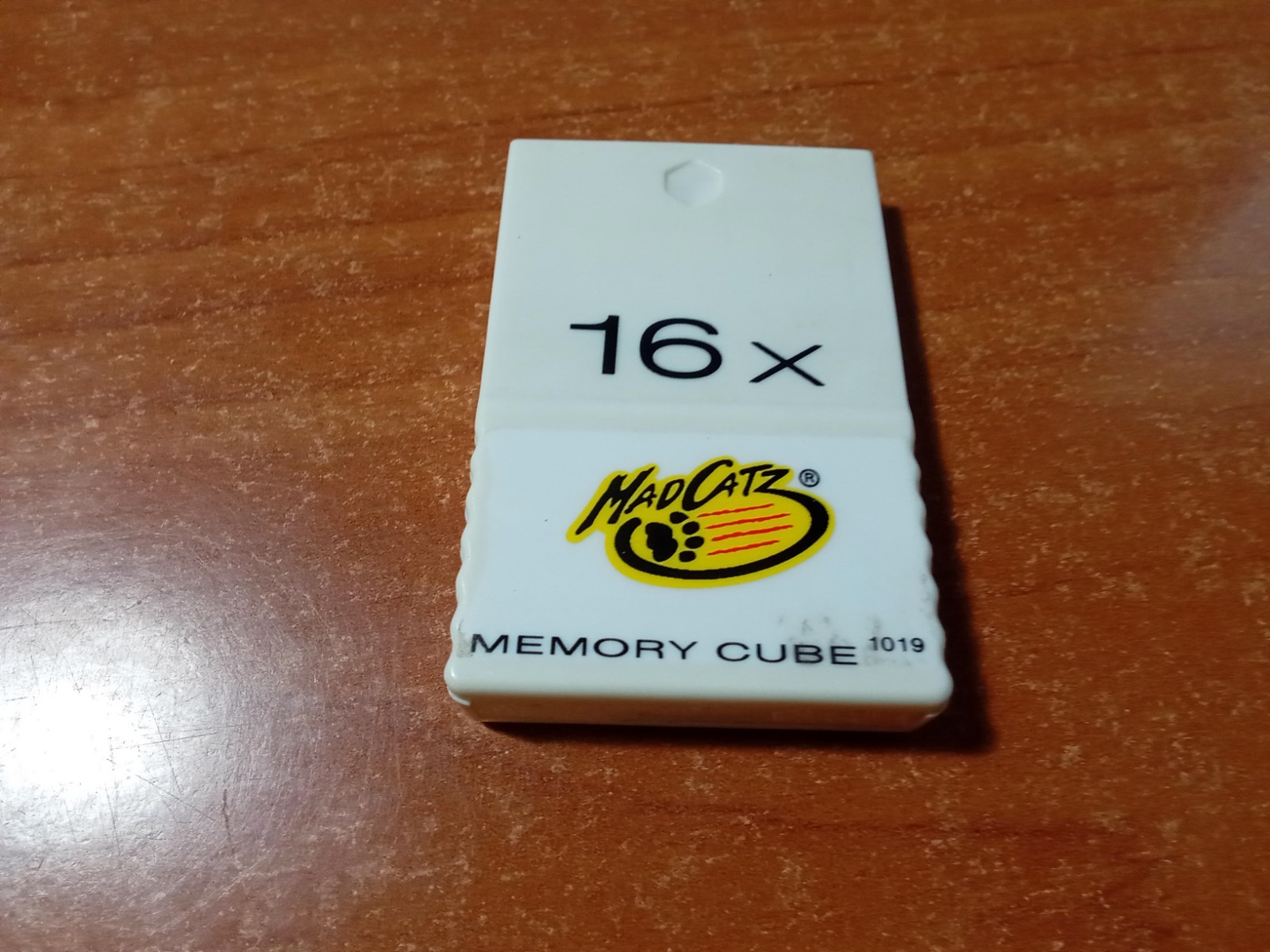 MadCatz 16x Memory Cube Card for Gamecube 019 Block 5637 - White *TESTED*