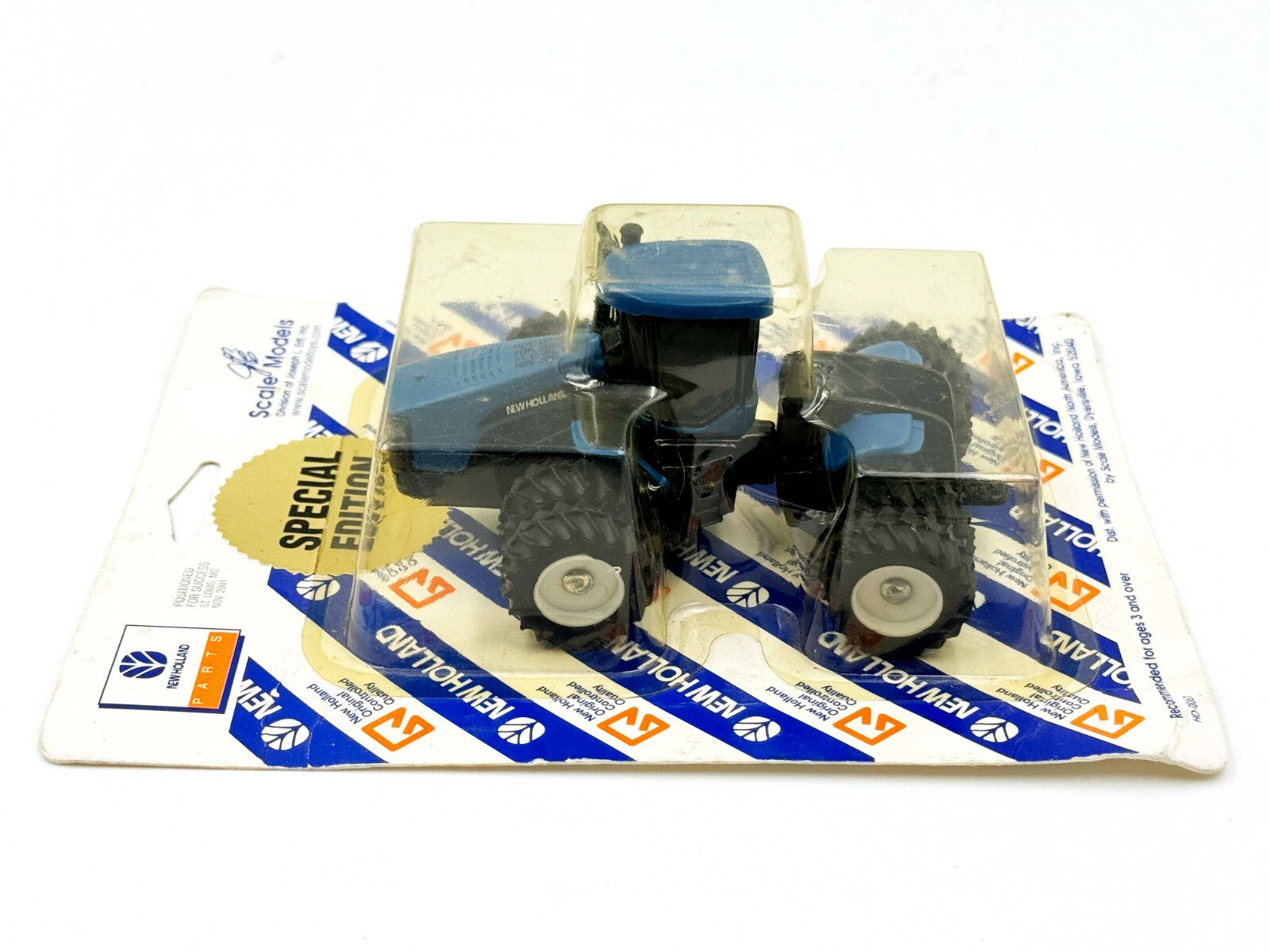 1/64 New Holland TJ450 Tractor with 4WD and Flotation Duals Special Edition Posi