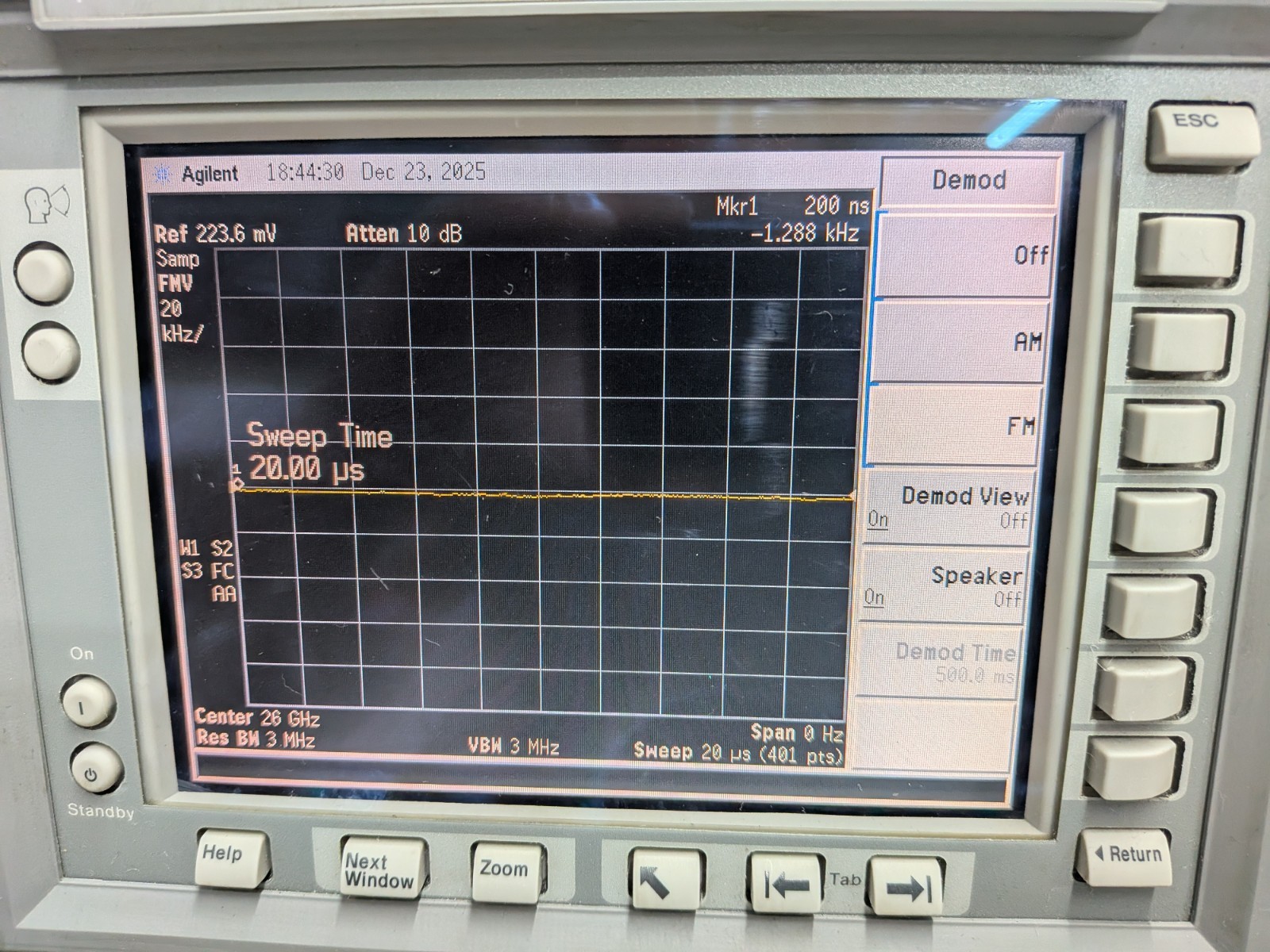 👍Agilent HP Keysight E4407B Spectrum Analyzer 26.9 GHz Loaded Opts! Cal+DATA👍