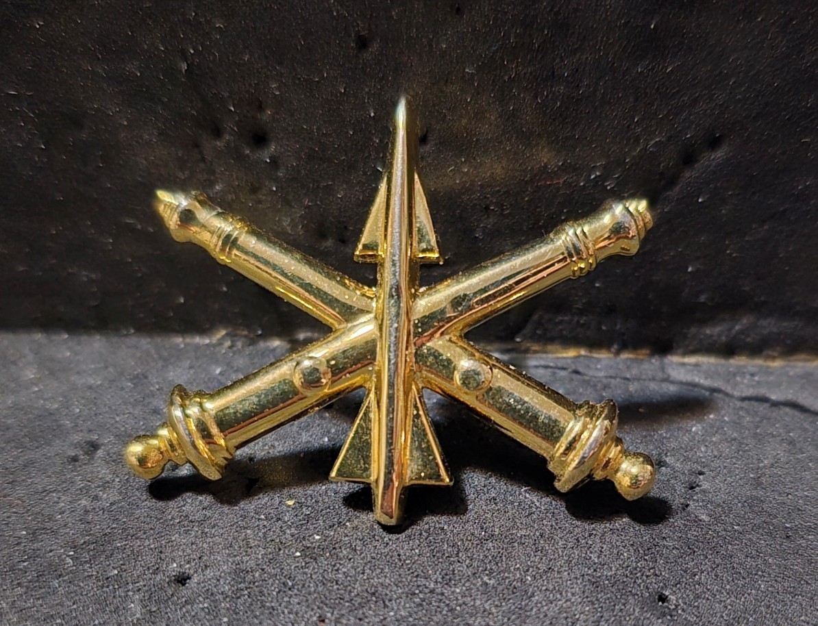 Army Air Defense Artillery Pin / Insignia - Gemsco
