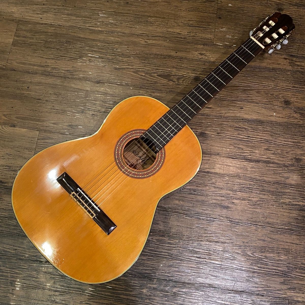 Zen-On 330 Classical Guitar Cedar Top, 18F, 634mm Scale