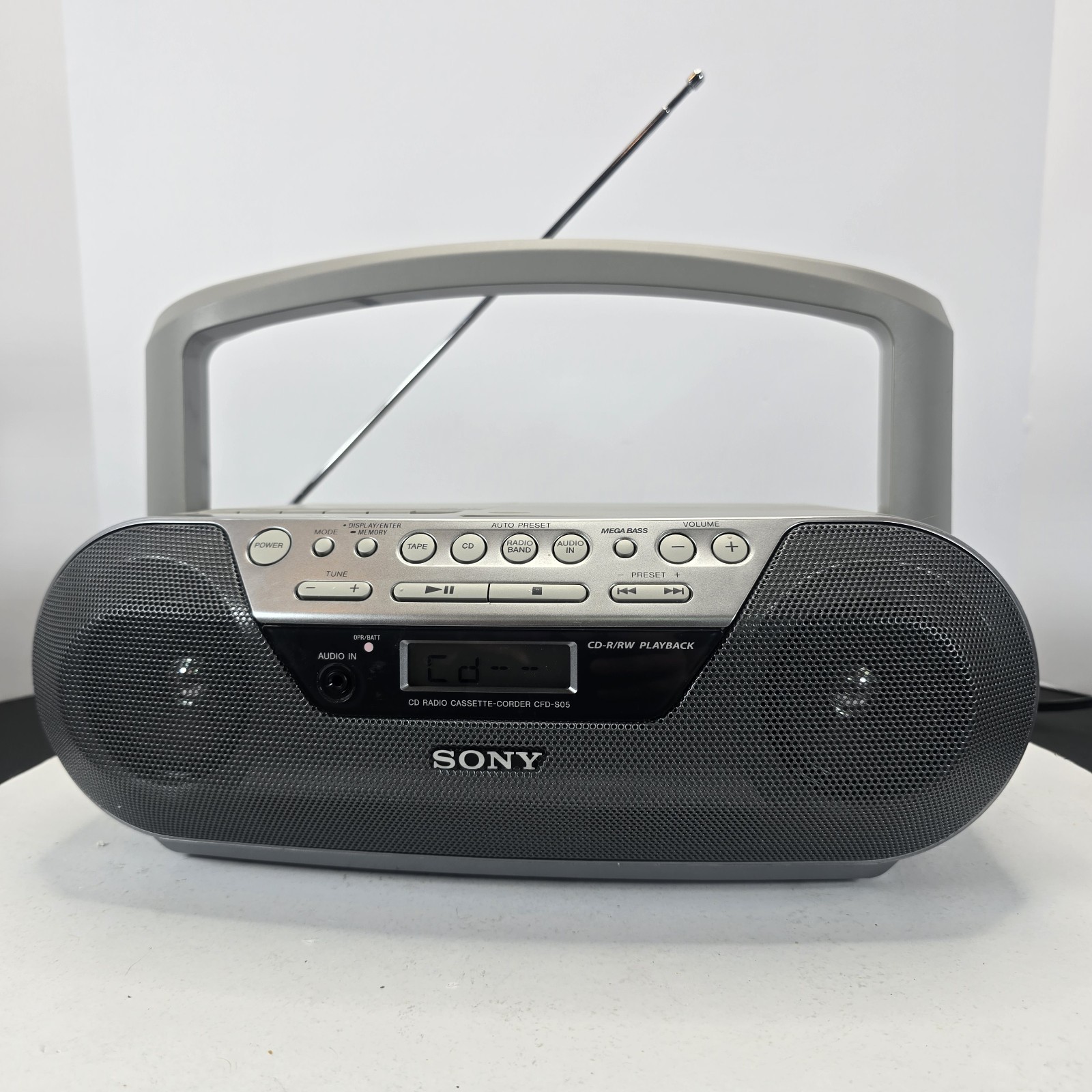 Sony CFD-S05 CD Radio Cassette Corder Radio CD-R/RW Playback Tested Works