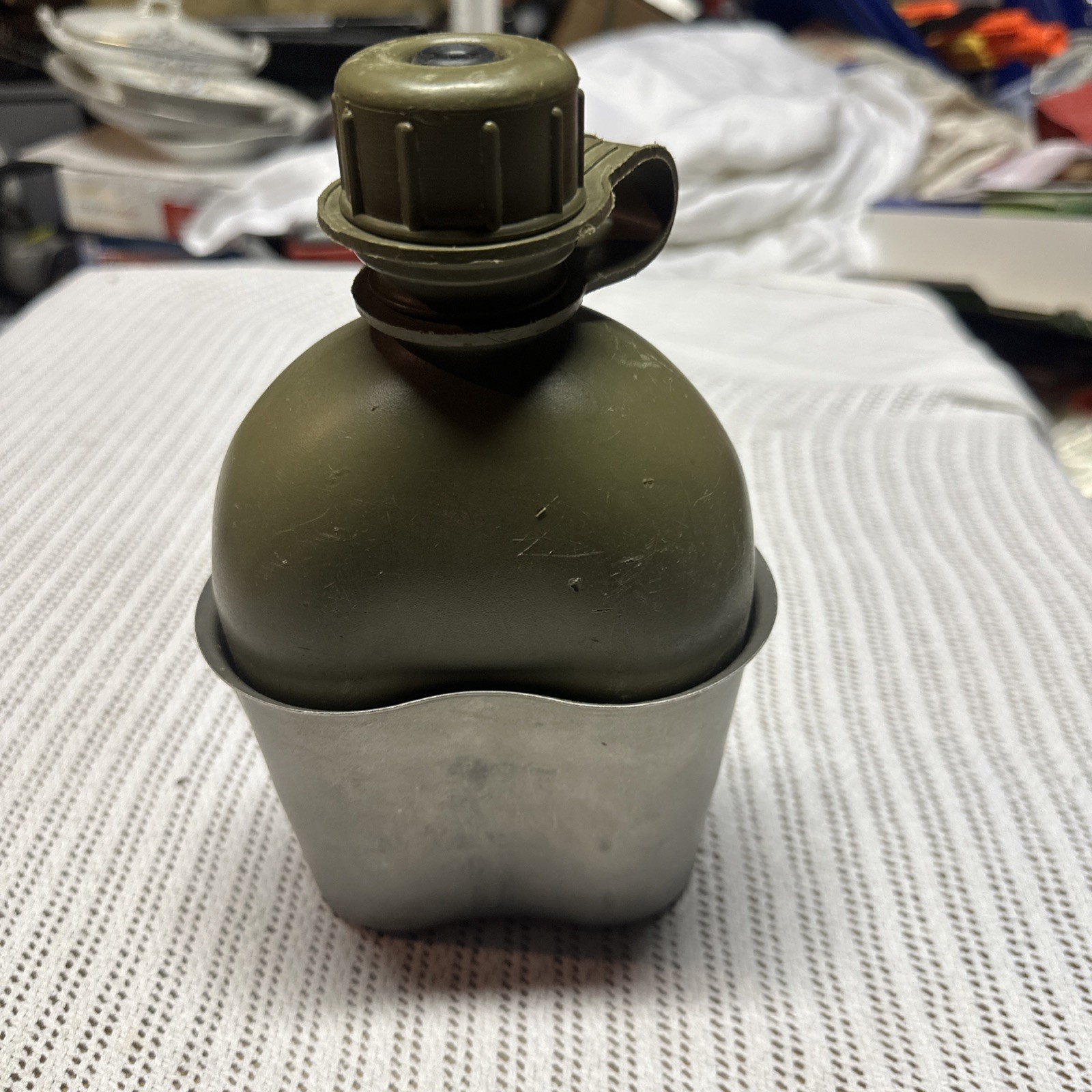 US MILITARY 1 QUART OD GREEN PLASTIC CANTEEN " US 2004  SKILCRAFT"