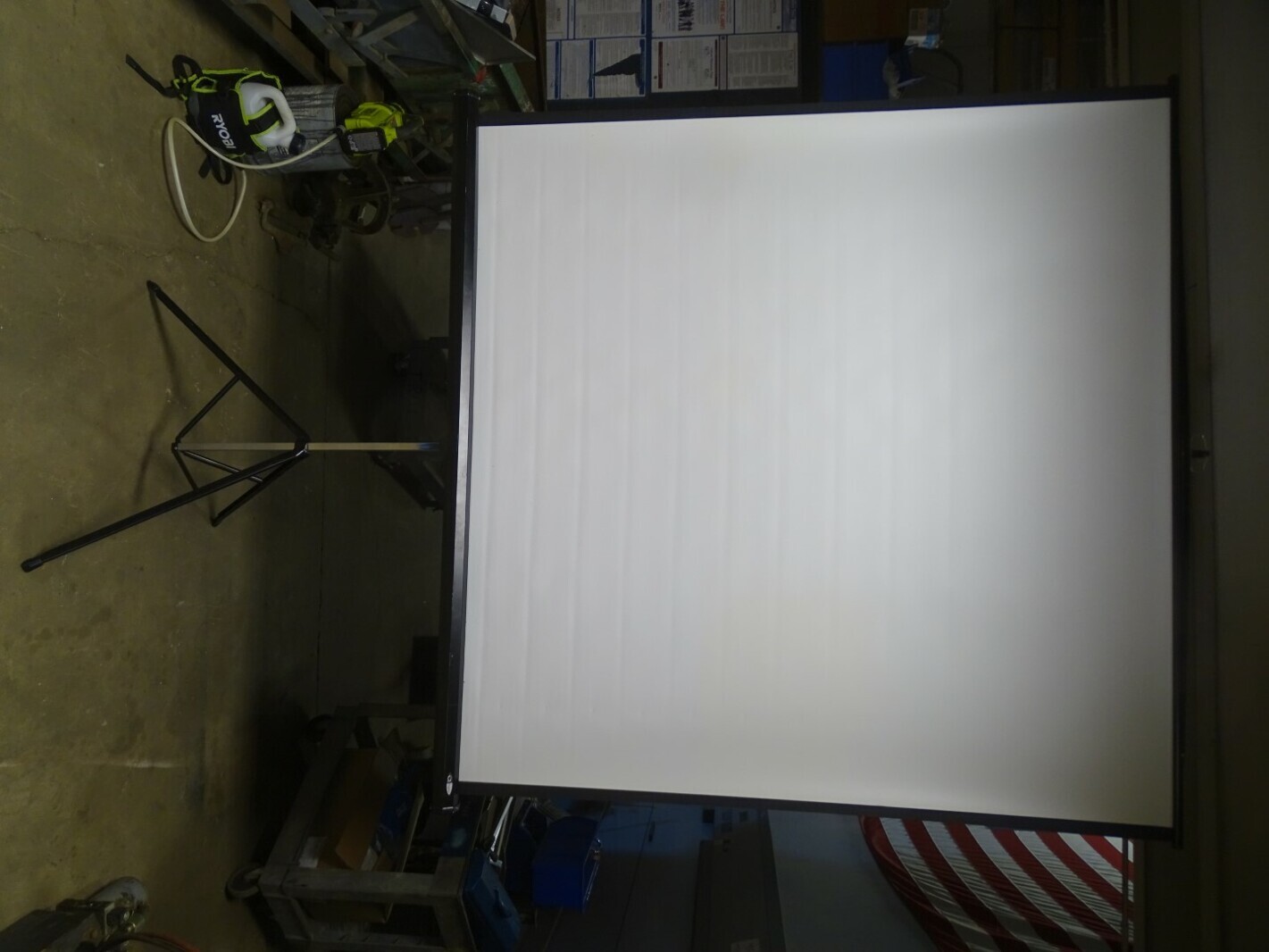 Quartet Projection Screen 70x70 Tripod, 570S