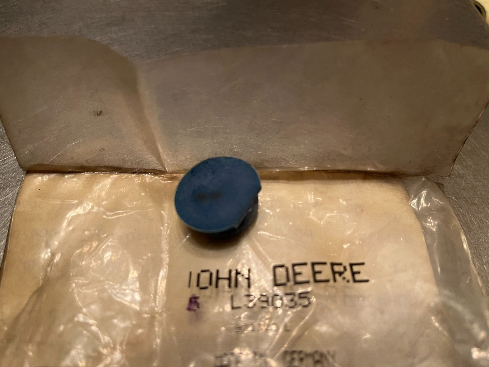 L39035 Genuine OEM John Deere PLUG