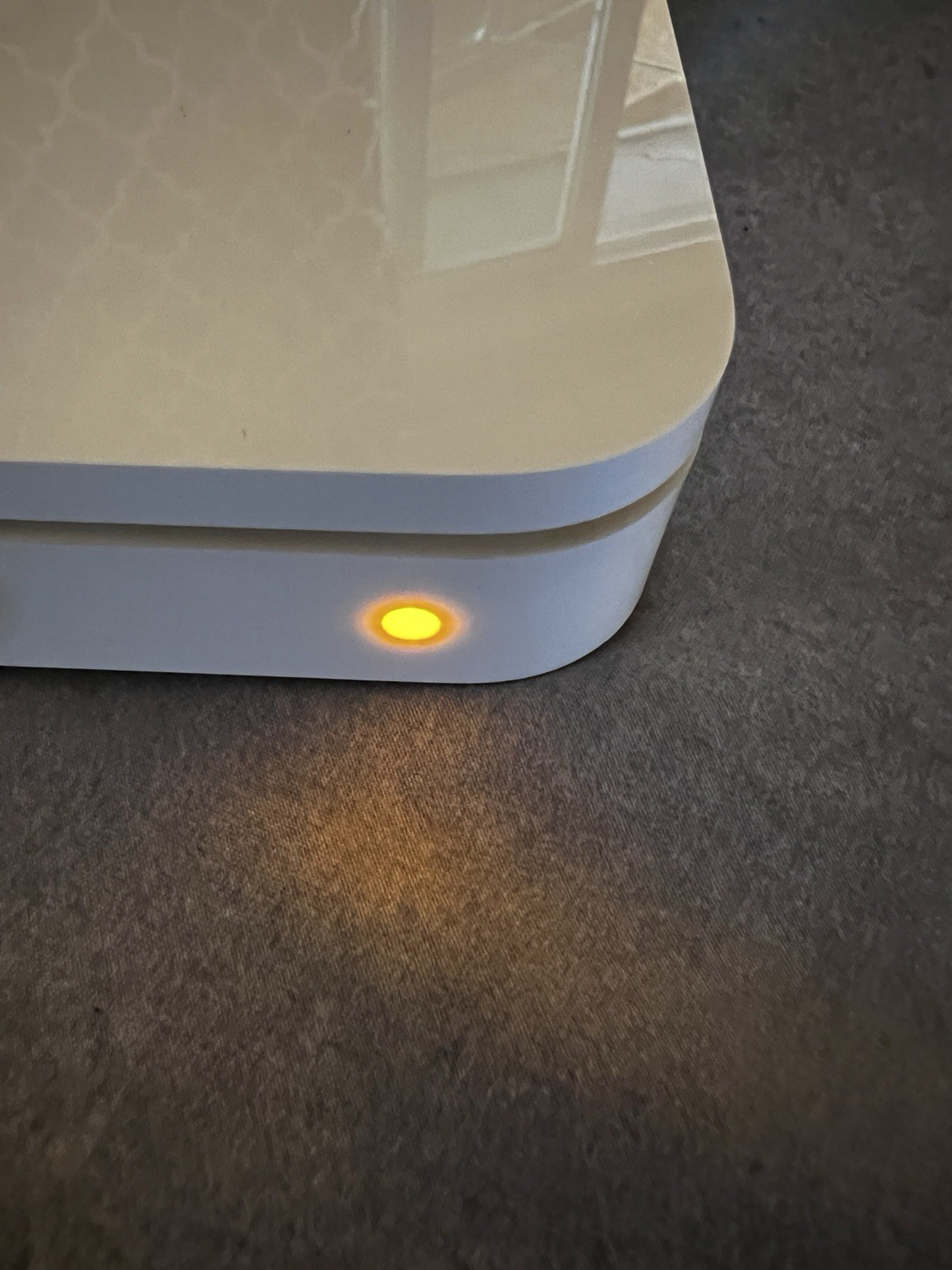 Apple Router (MD031LLA) Used -Good