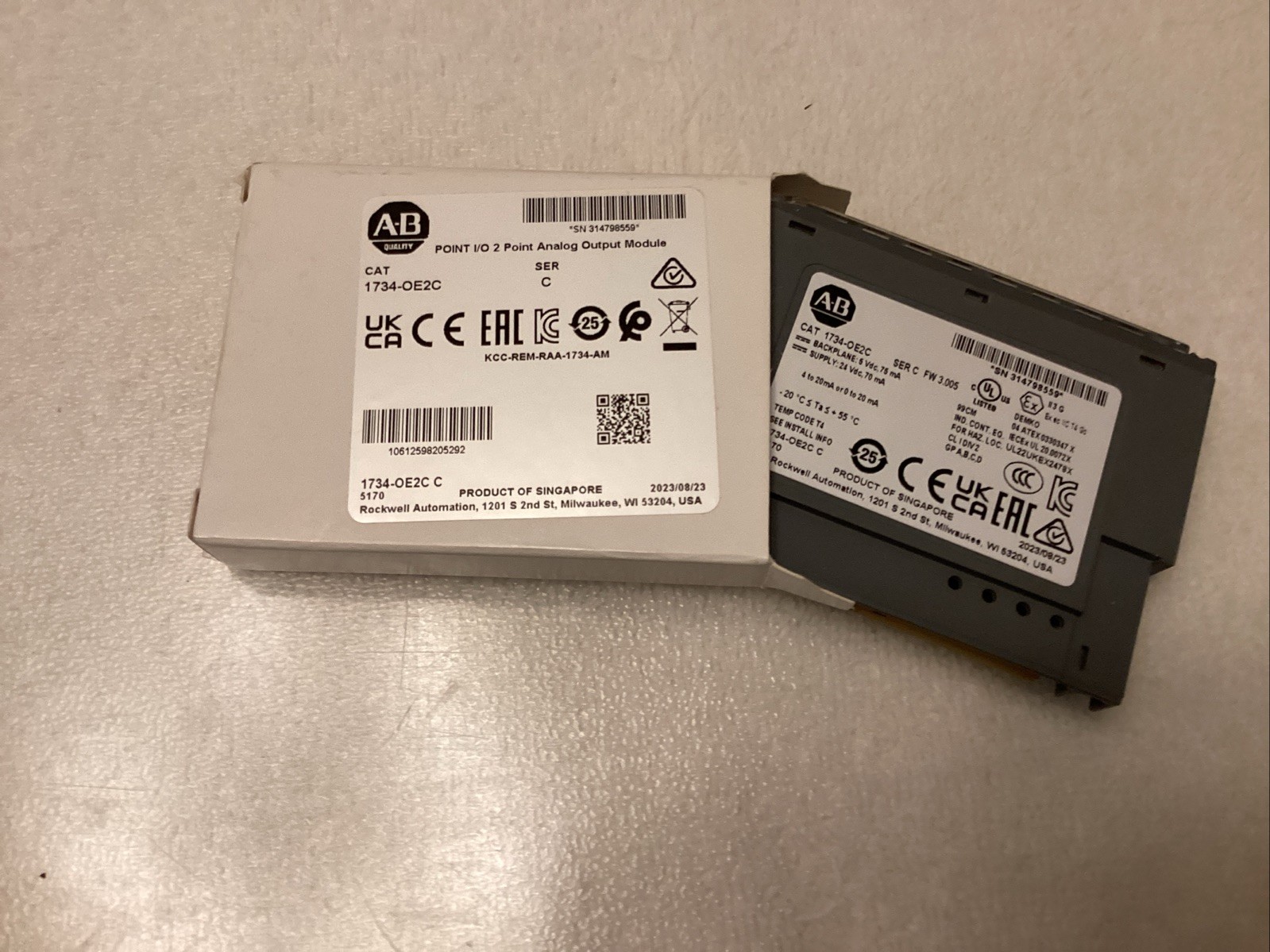 Allen-Bradley 1734-OE2C Analog Output Module Series C
