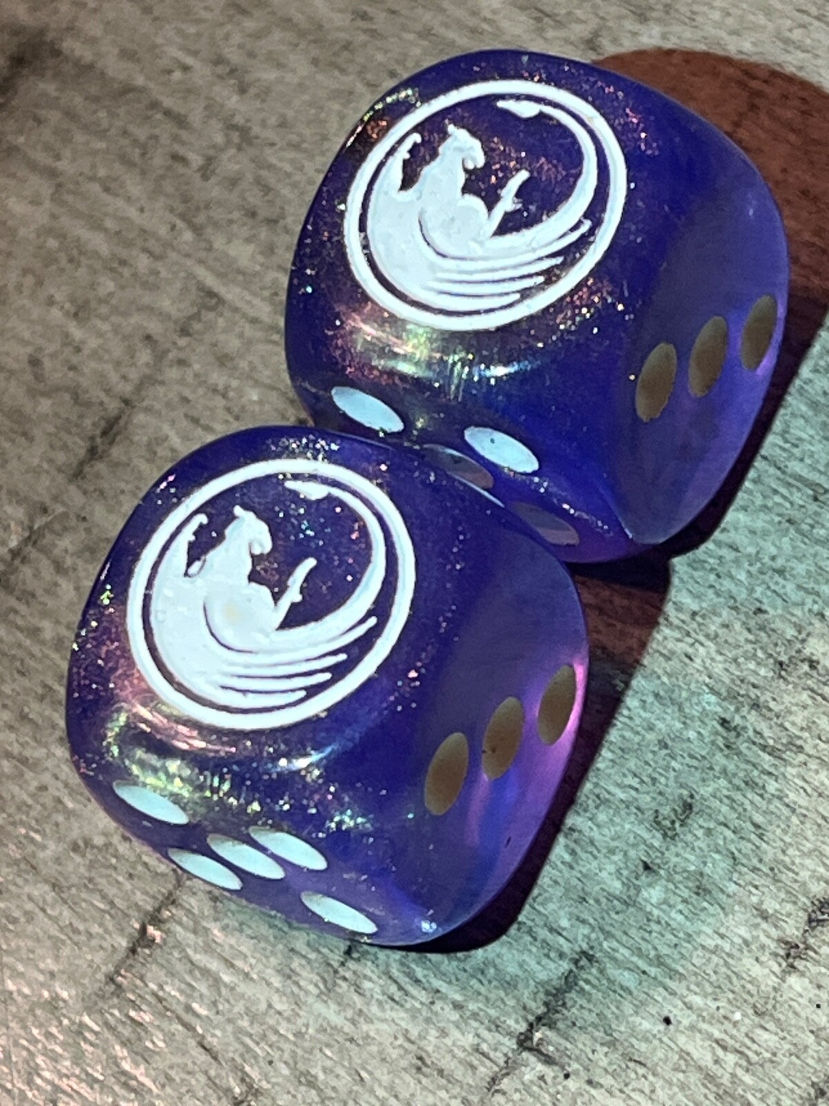 Vintage dungeons & dragons tradeshow purple borealis dice pair 051225eB@