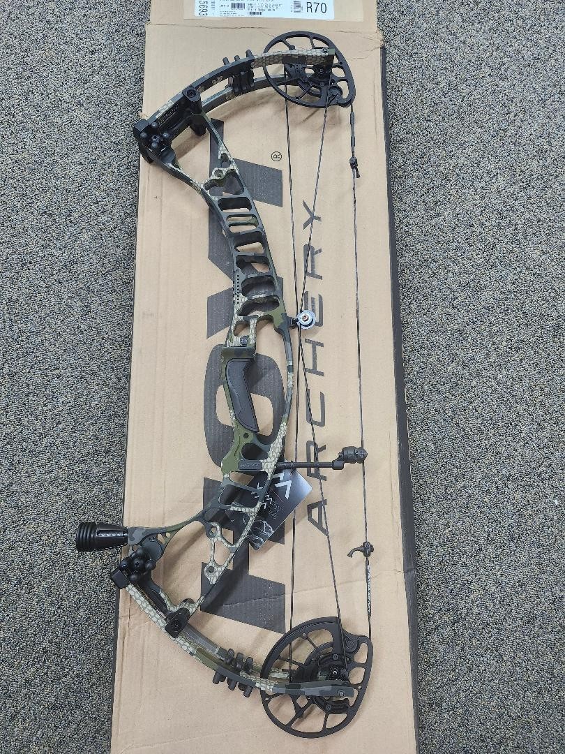 Hoyt VTM 34 HBX Pro Right Hand Kui Verde 70 lbs 29 Inch draw New in the box !!!!