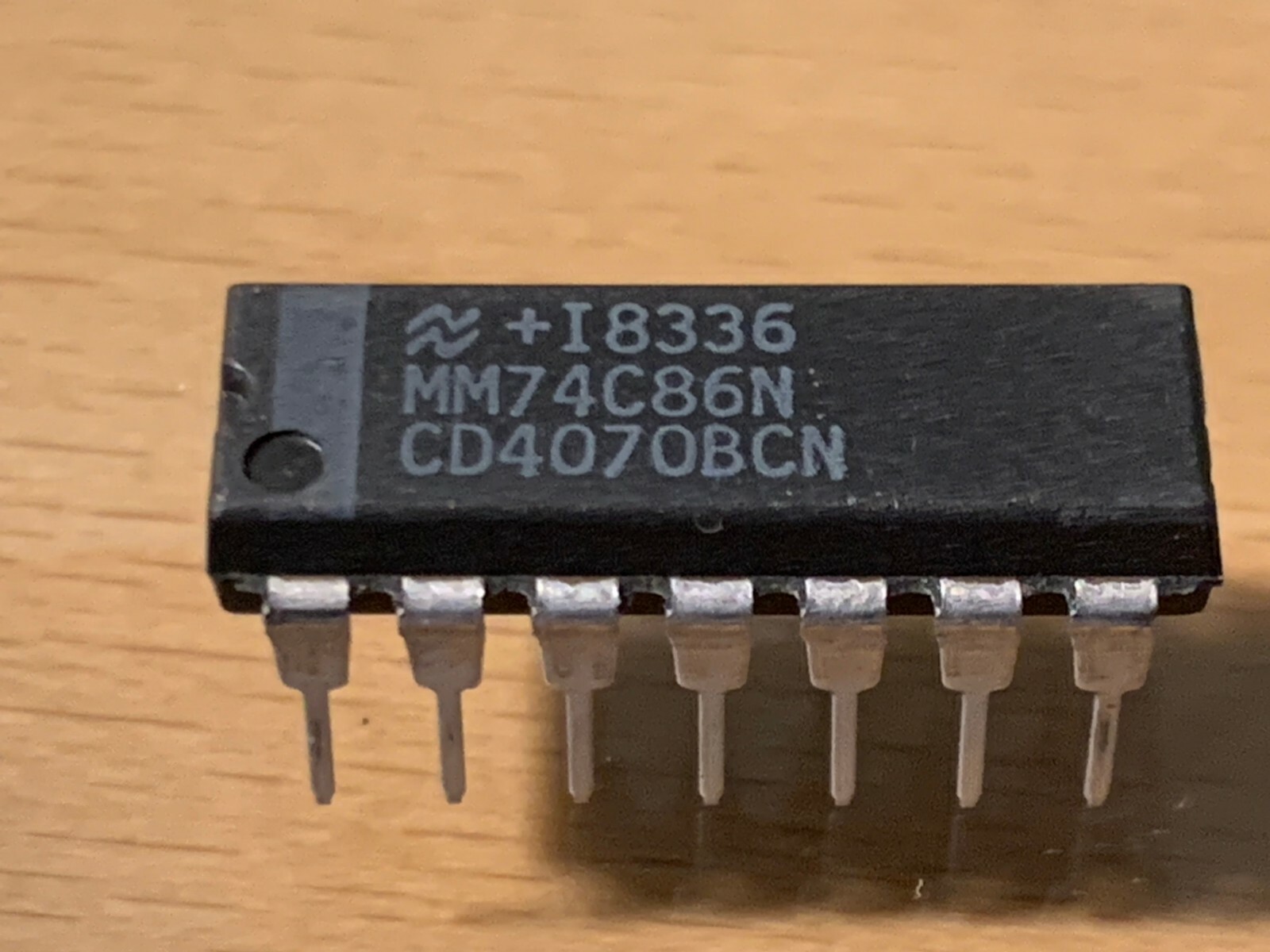 National IC - CD4070BCN - Quad EX-OR Gate, DIP14.