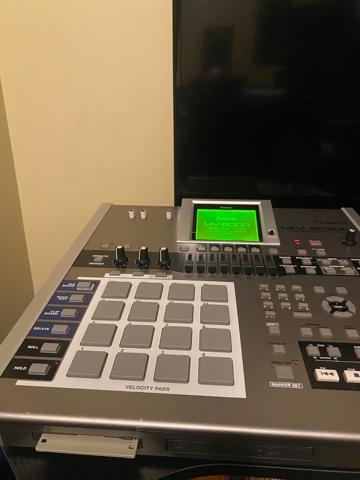Roland MV-8000 Production Studio Sampler MIDI Sequencer Workstation