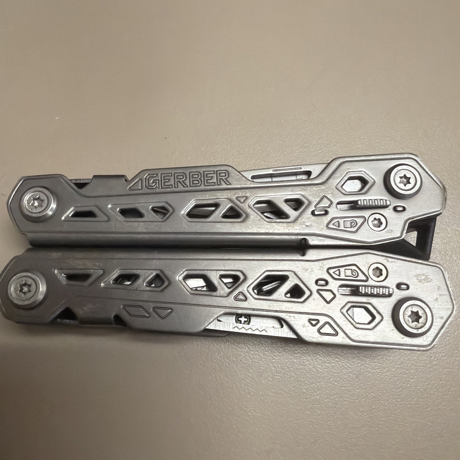 Gerber Truss Multi-Tool Pliers Knife Scissors