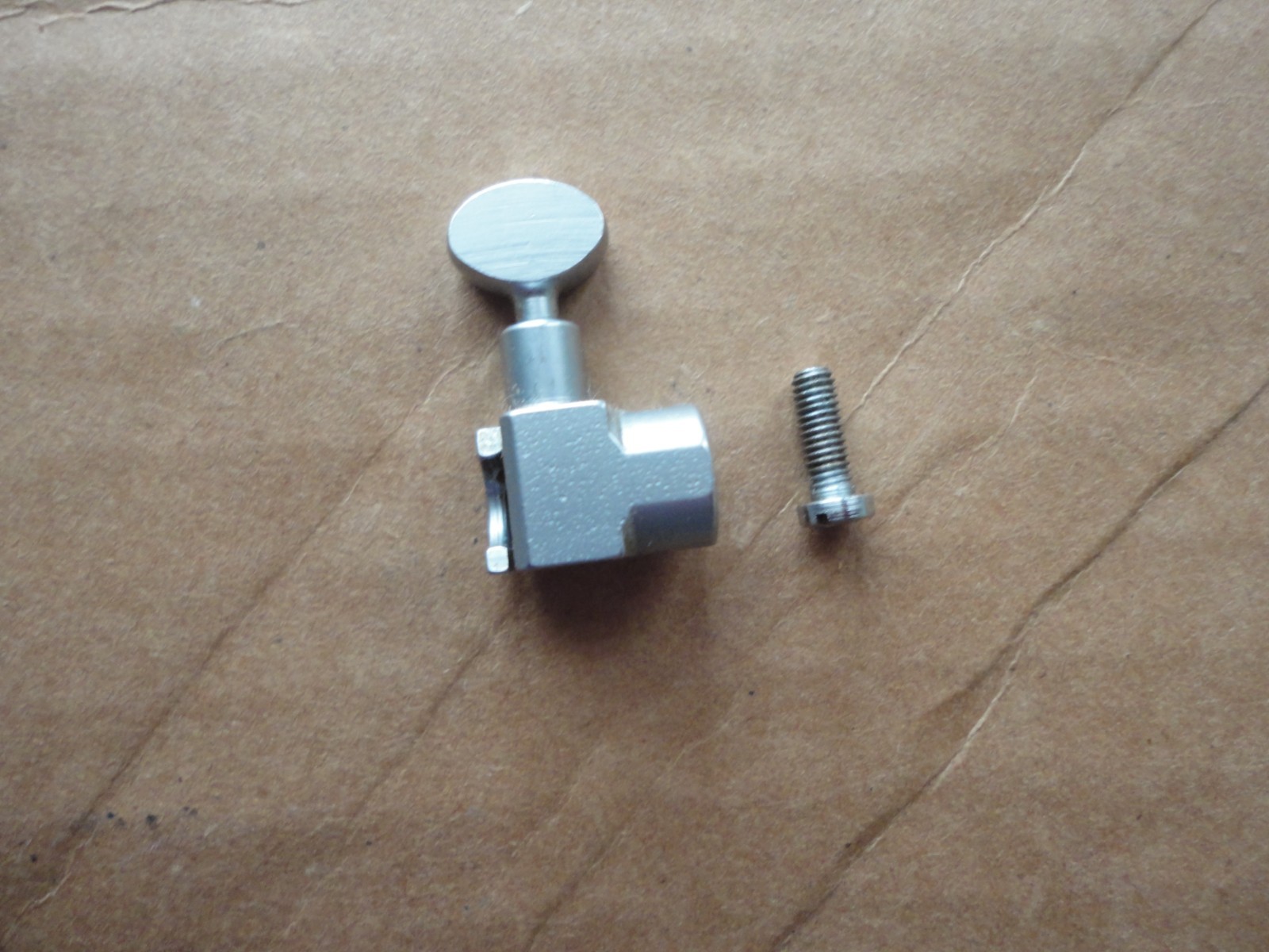 Singer Starlet 495 Sewing Machine 495 NEEDLE CLAMP